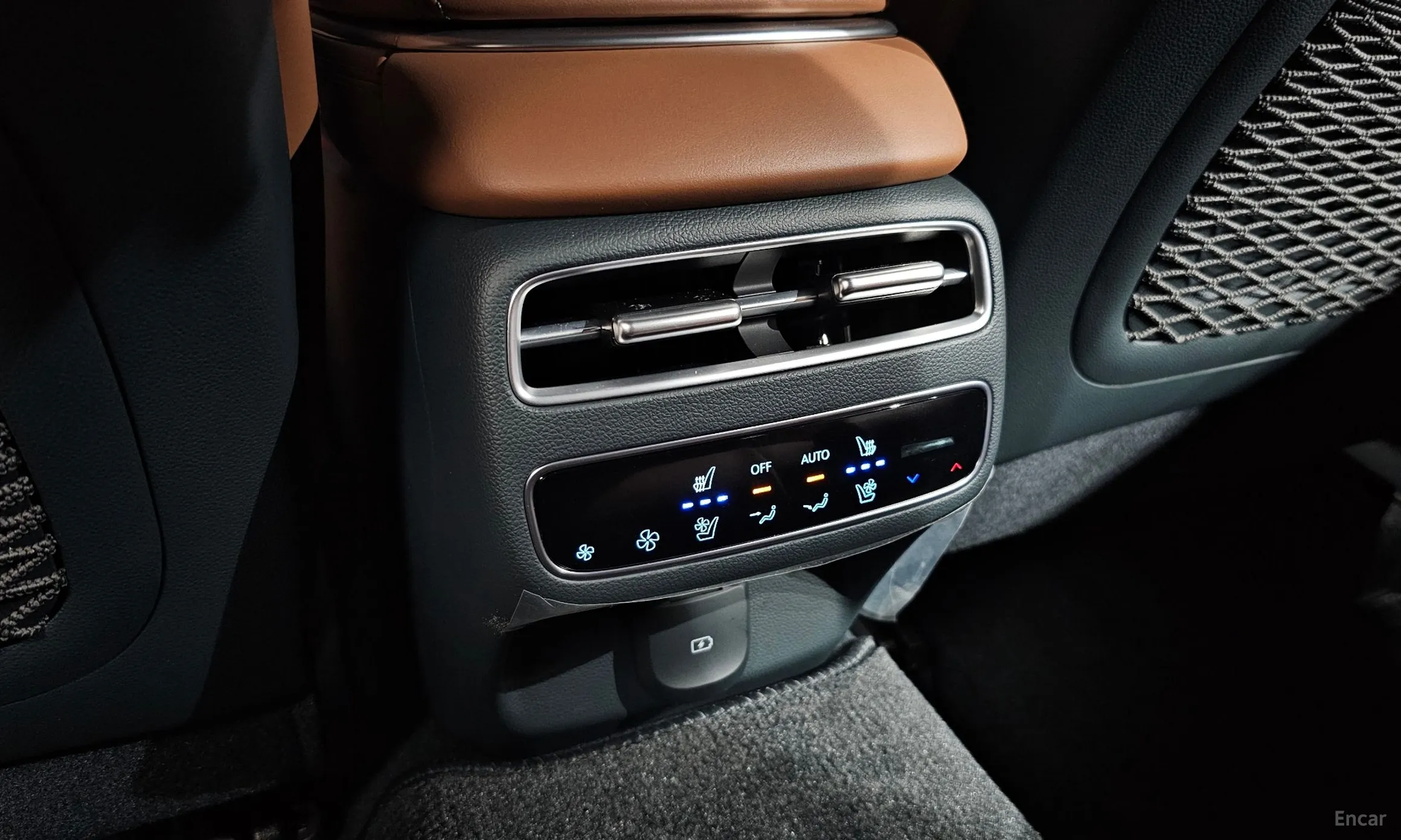 Genesis GV70 превью 19
