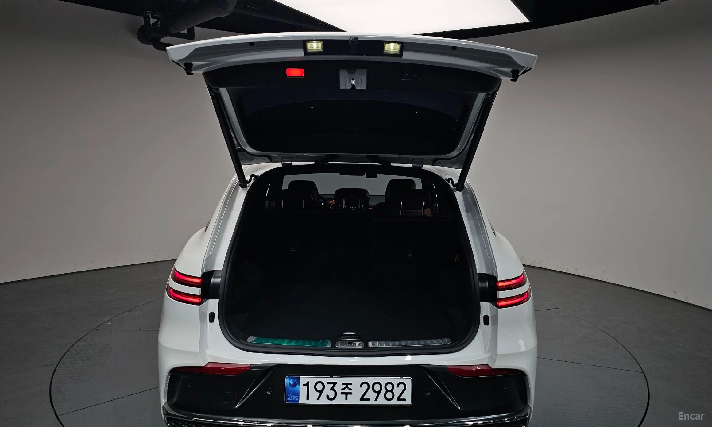 Genesis GV70 превью 20