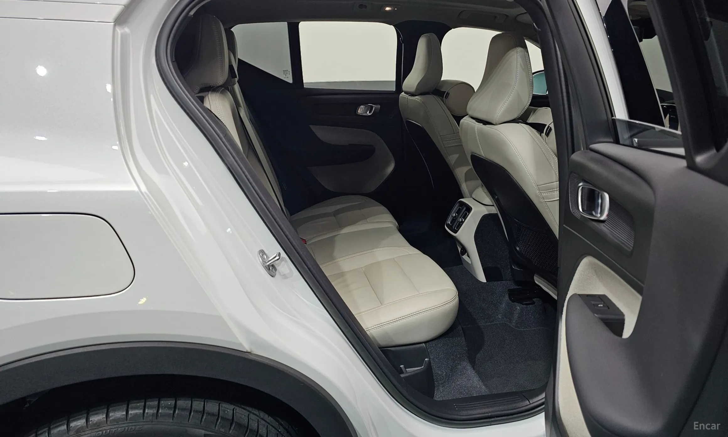 Volvo XC40 превью 11