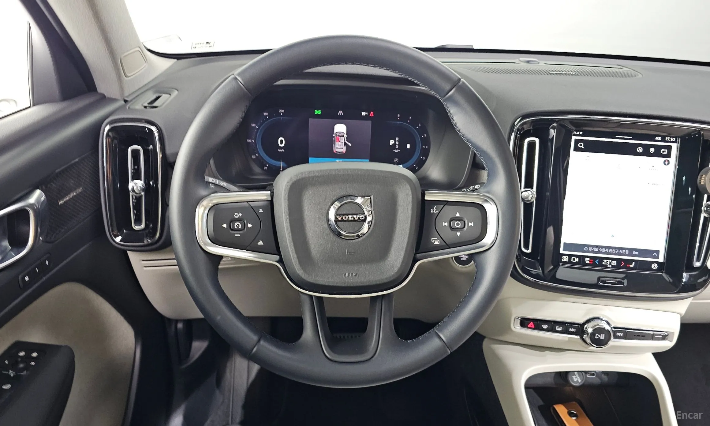 Volvo XC40 превью 12