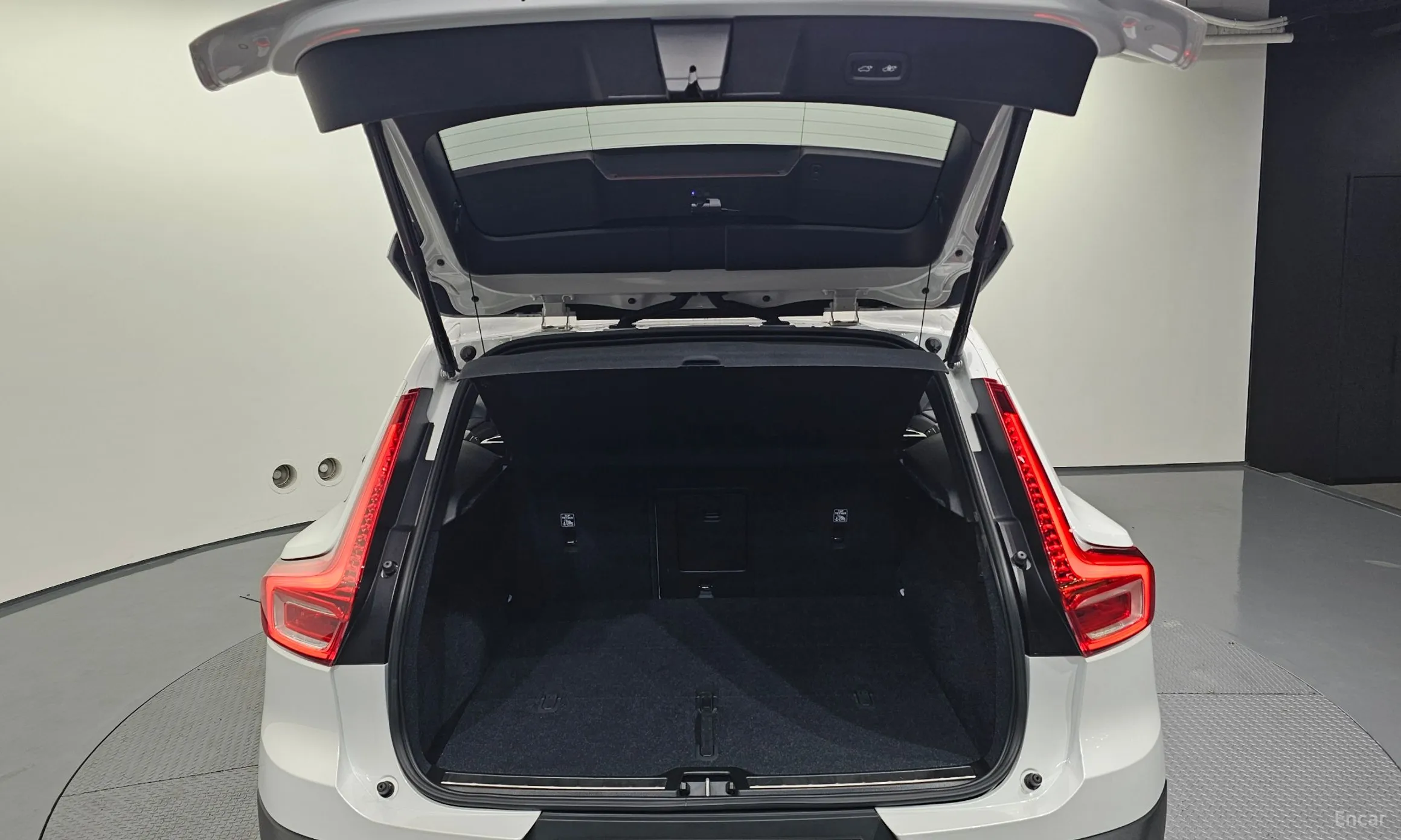 Volvo XC40 превью 20