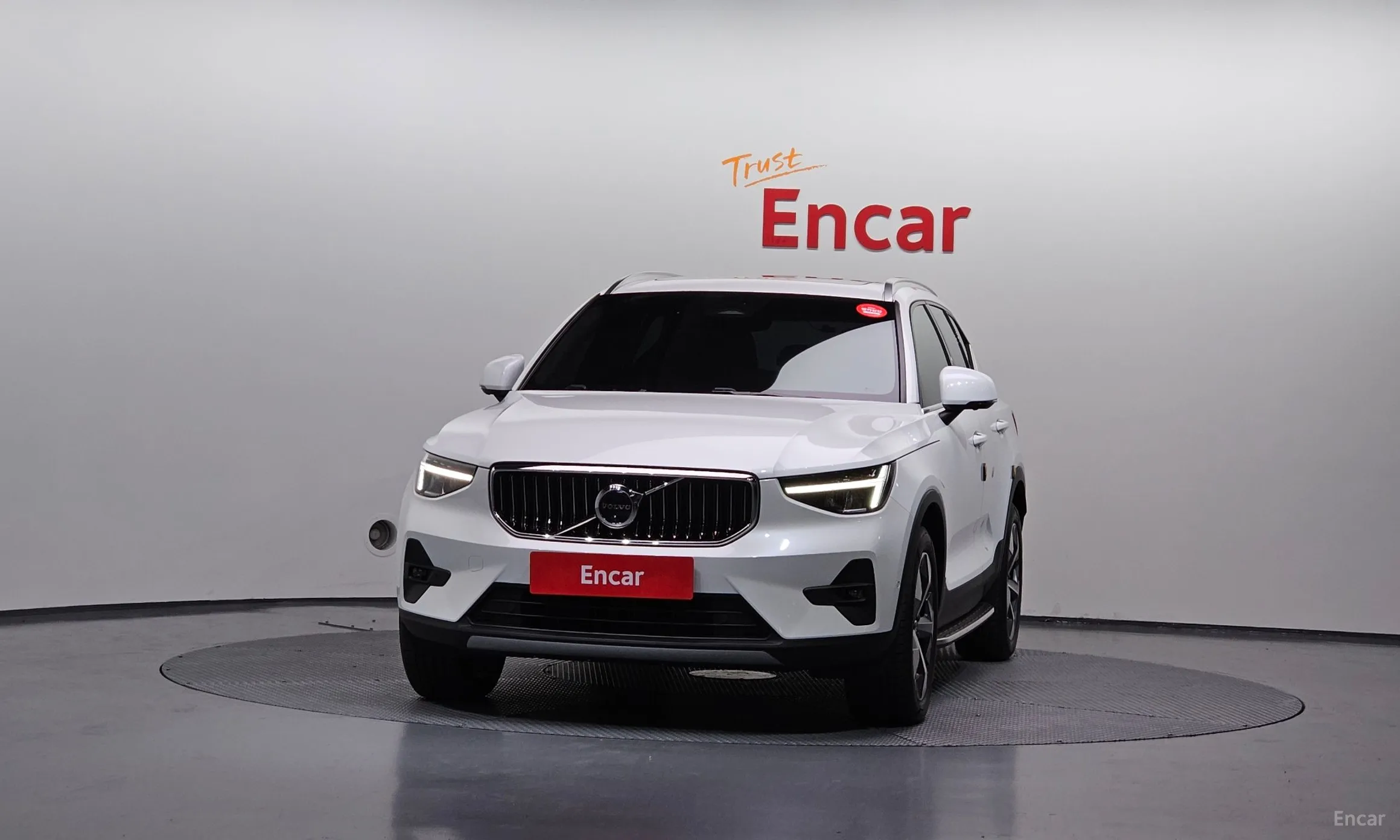 Volvo XC40 превью 3