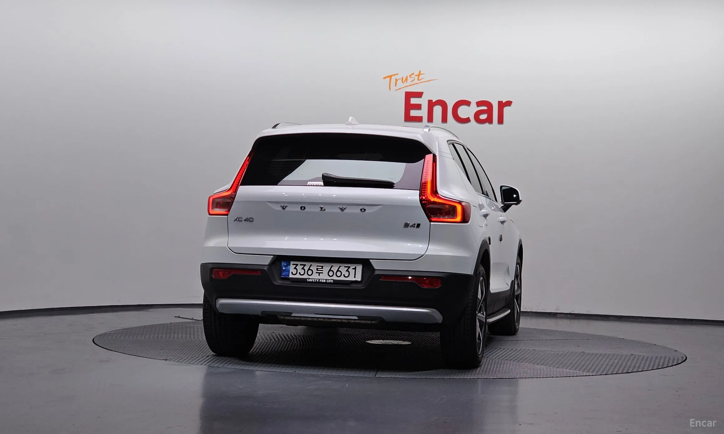 Volvo XC40 превью 4
