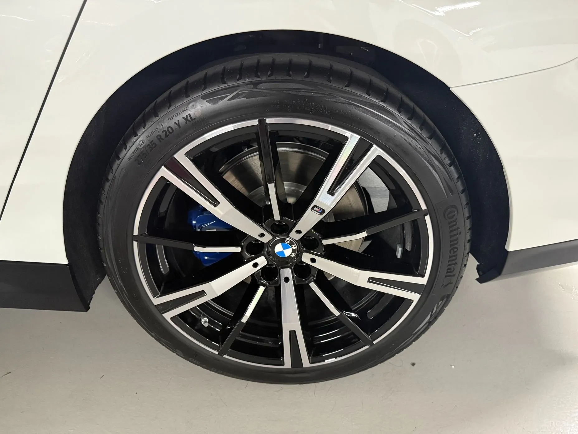 BMW 5 Series (G60) превью 18