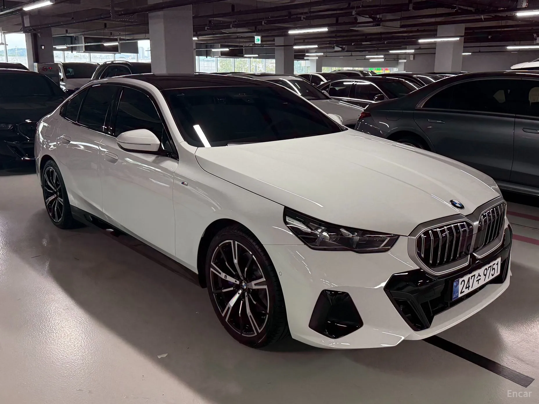 BMW 5 Series (G60) превью 3