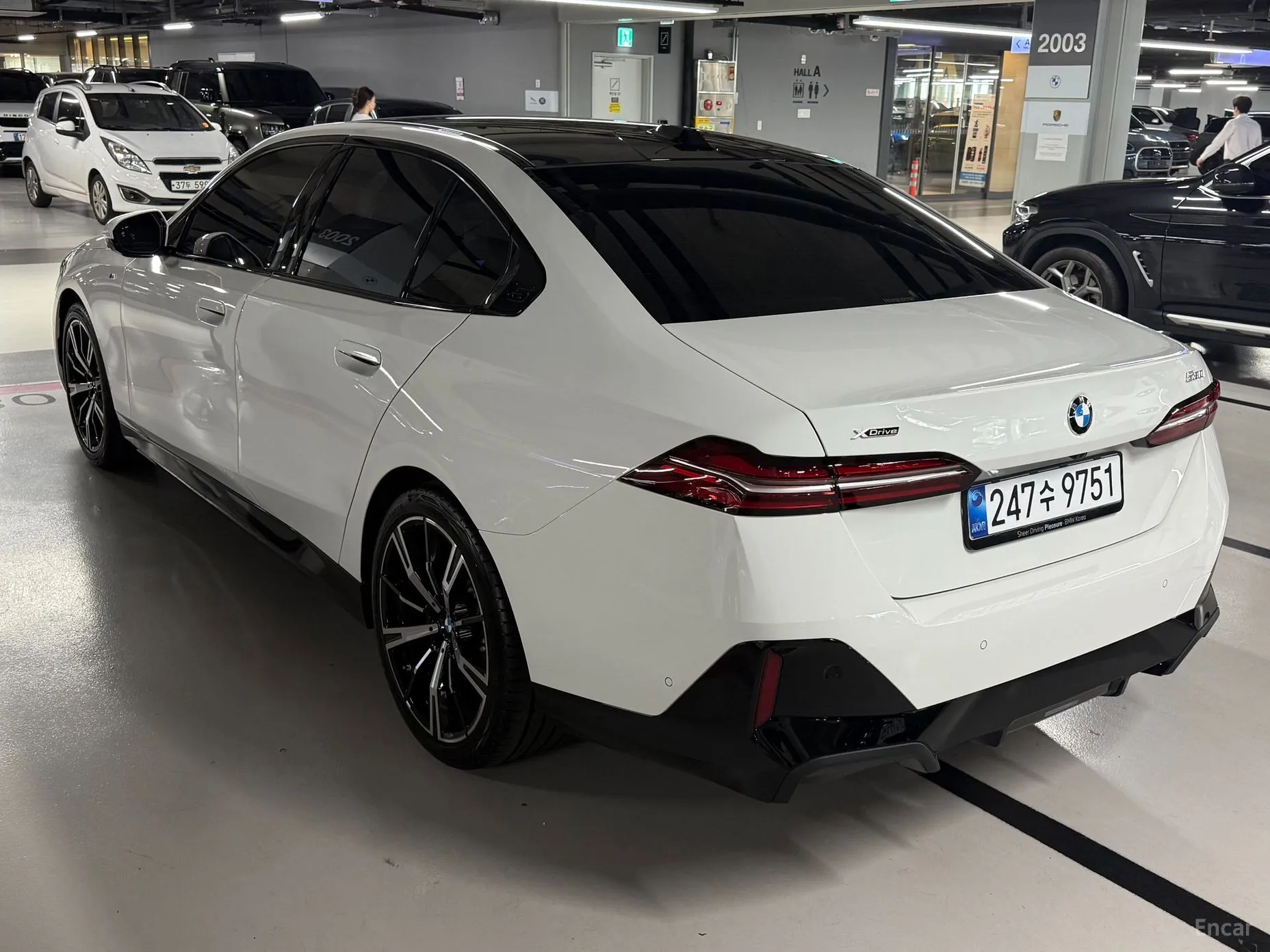 BMW 5 Series (G60) превью 4
