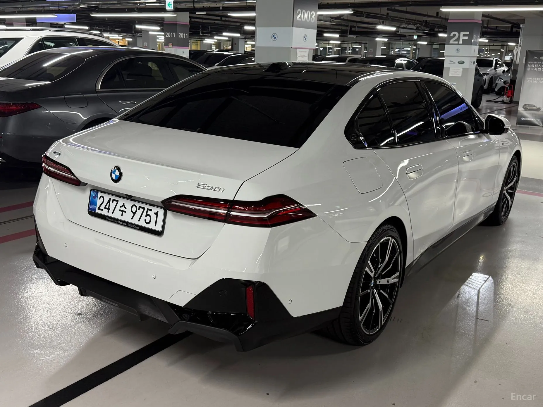 BMW 5 Series (G60) превью 5