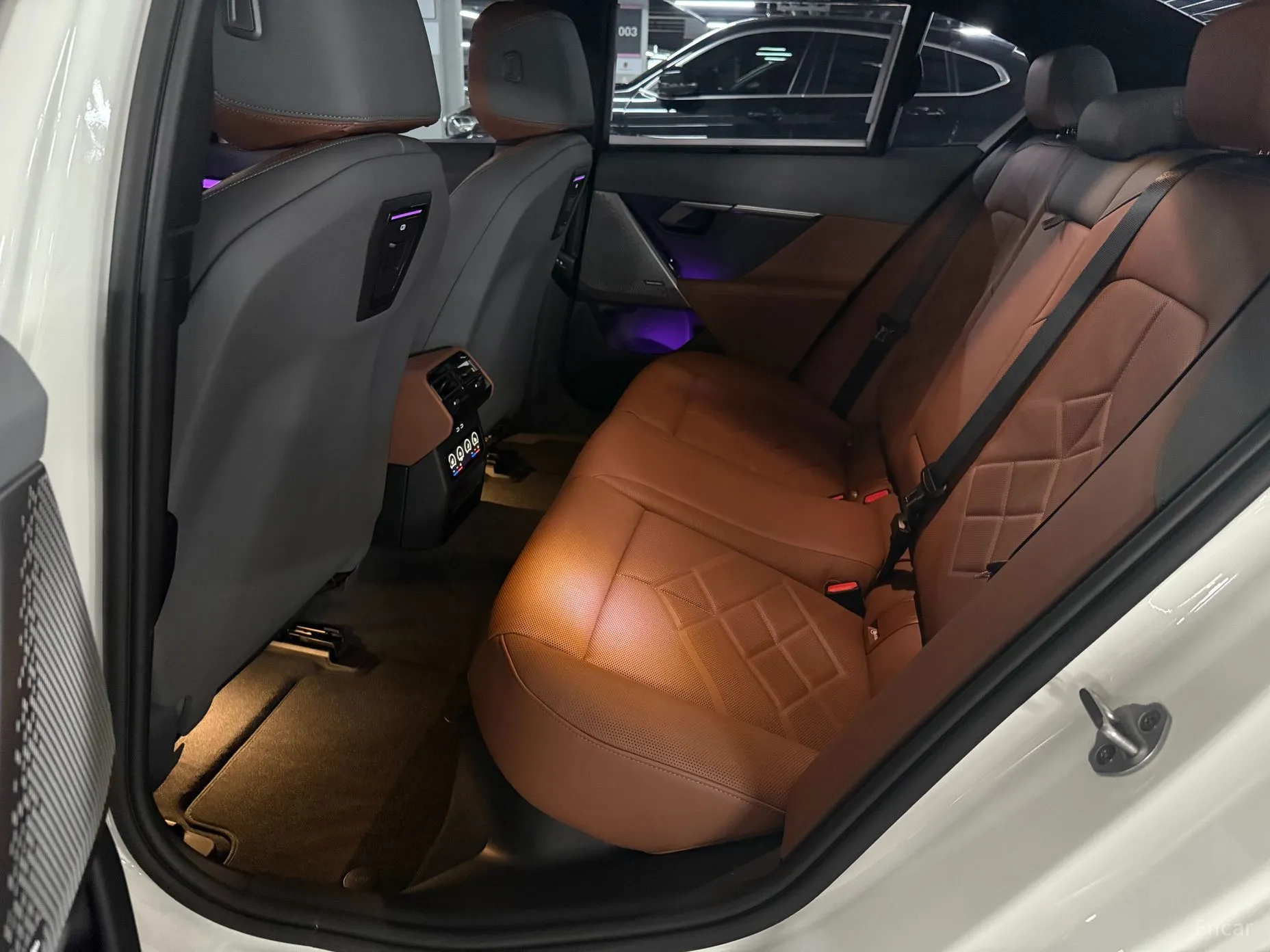 BMW 5 Series (G60) превью 9