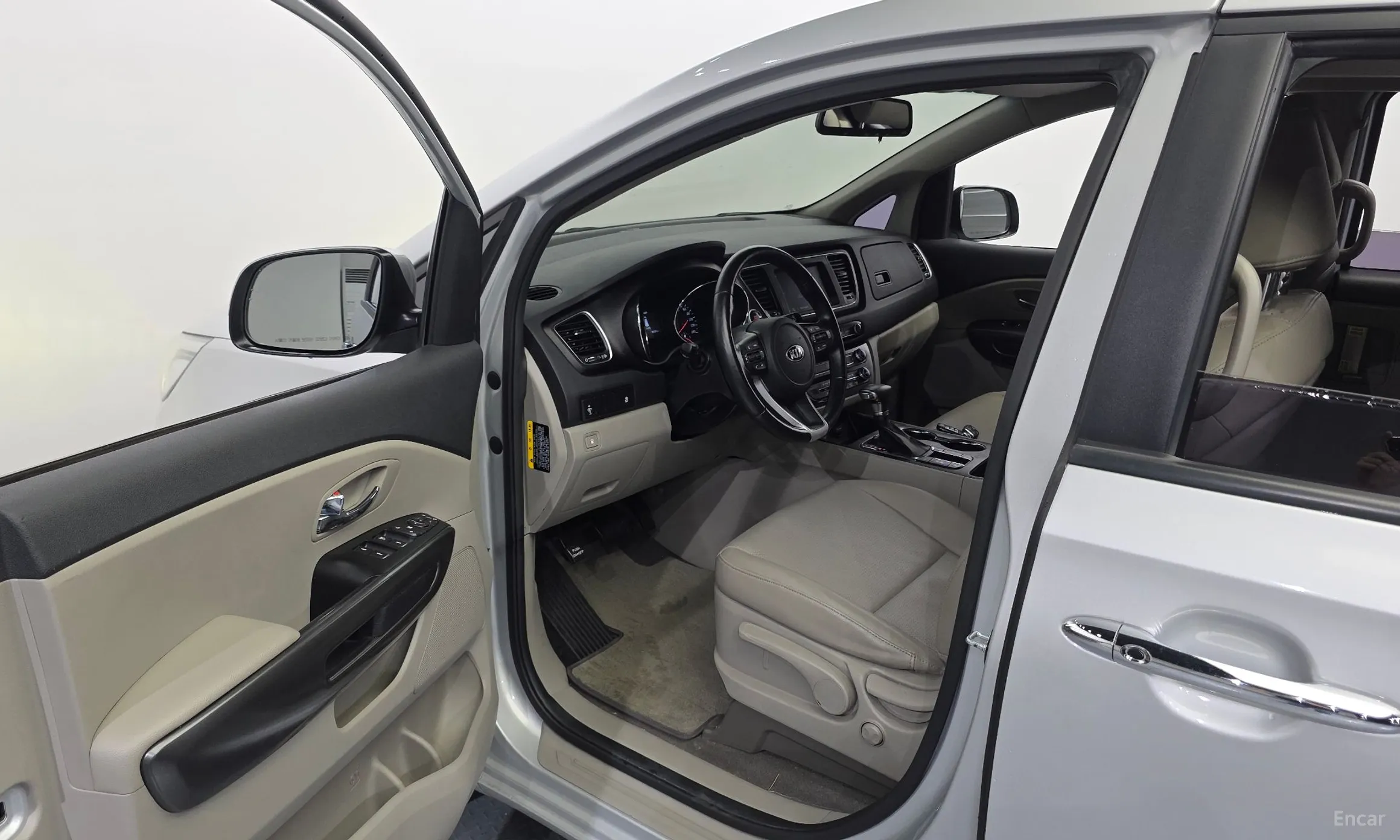 Kia Carnival превью 10