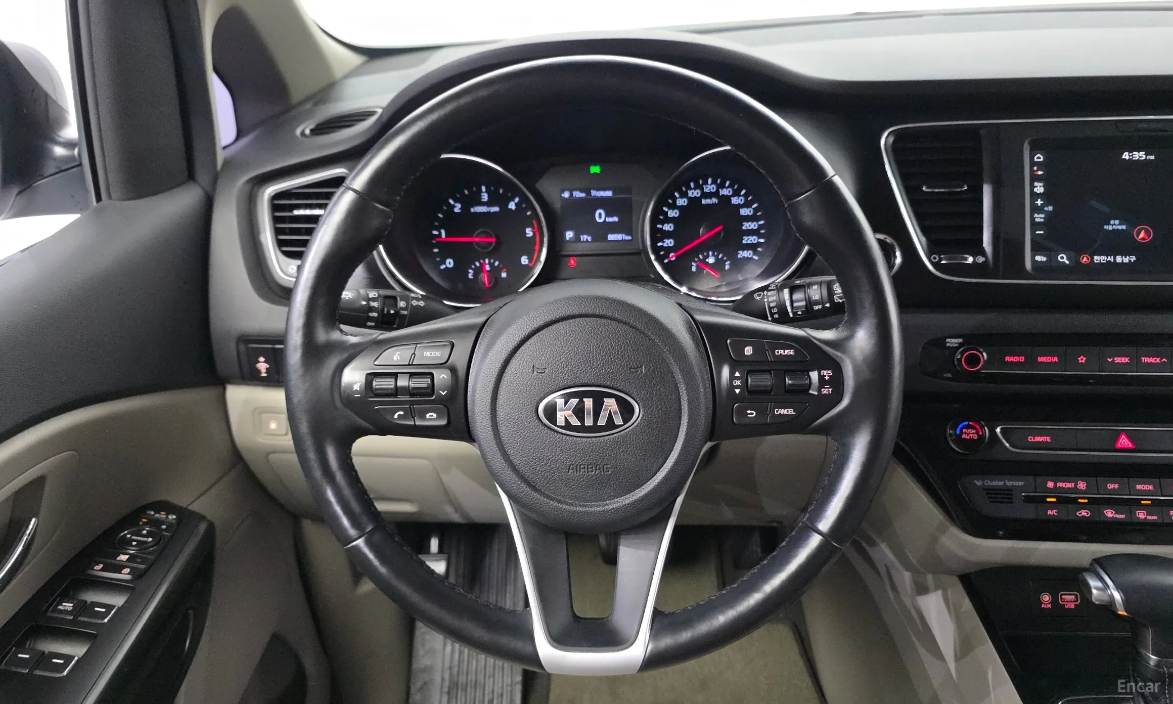 Kia Carnival превью 13