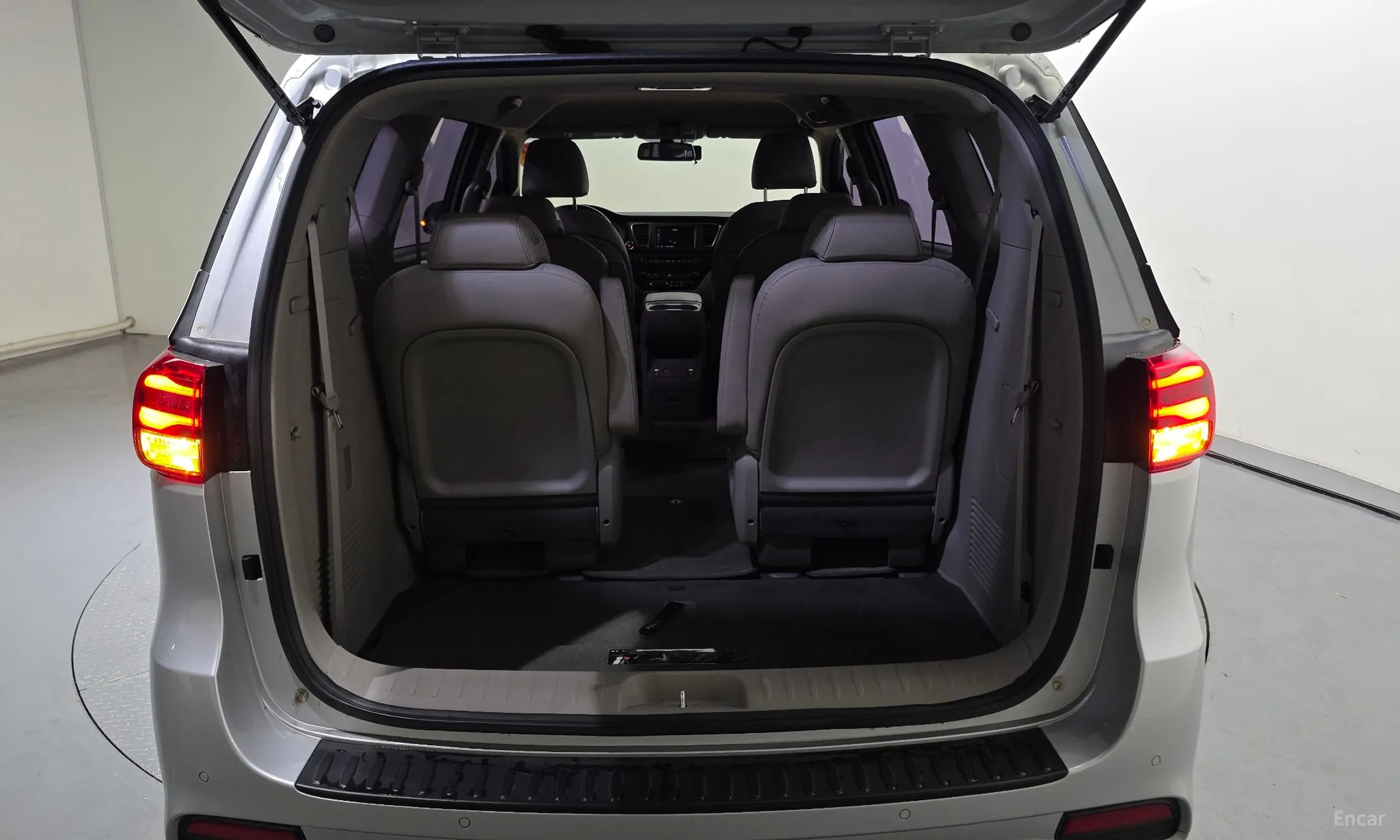 Kia Carnival превью 20