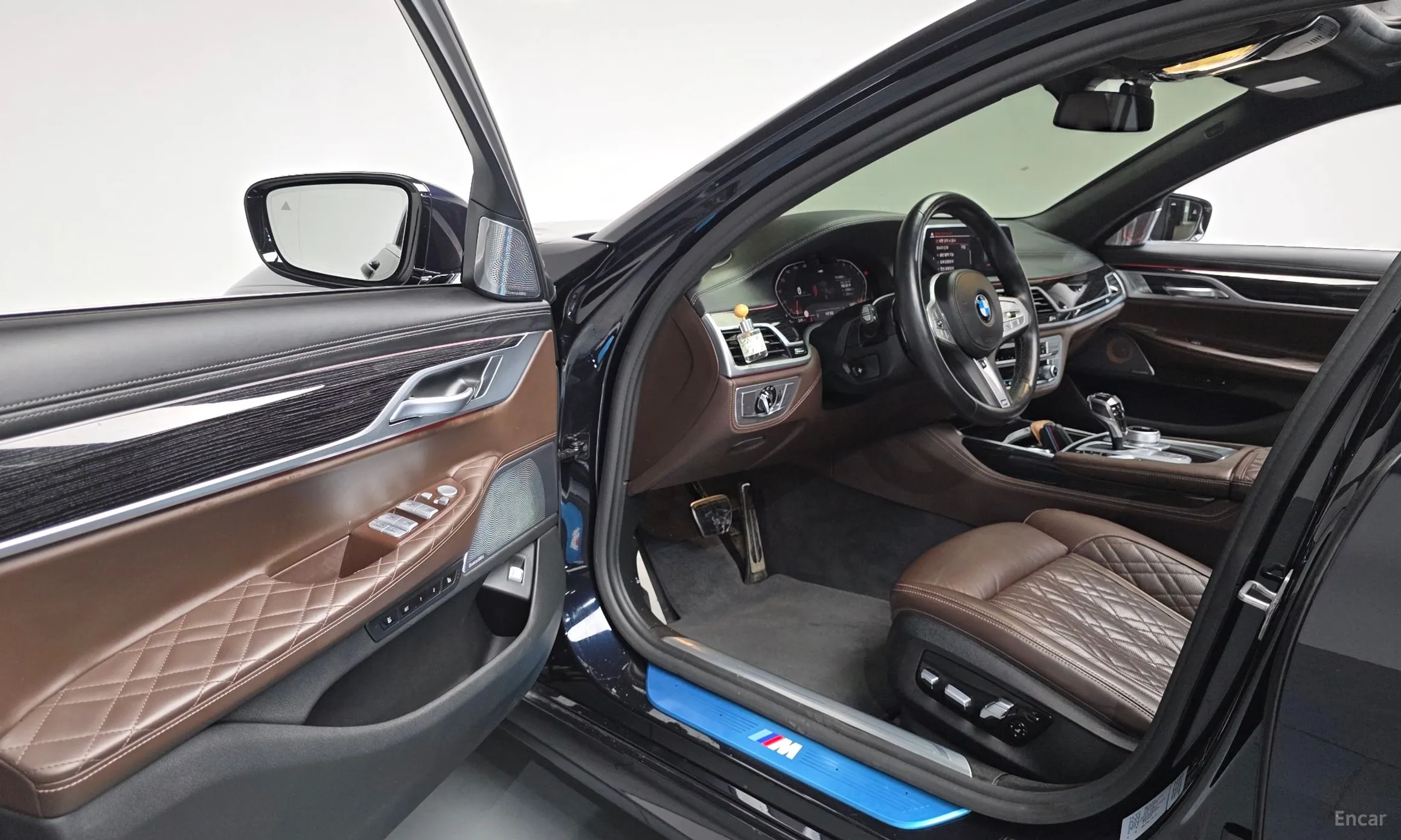 BMW 7 Series (G11) превью 10