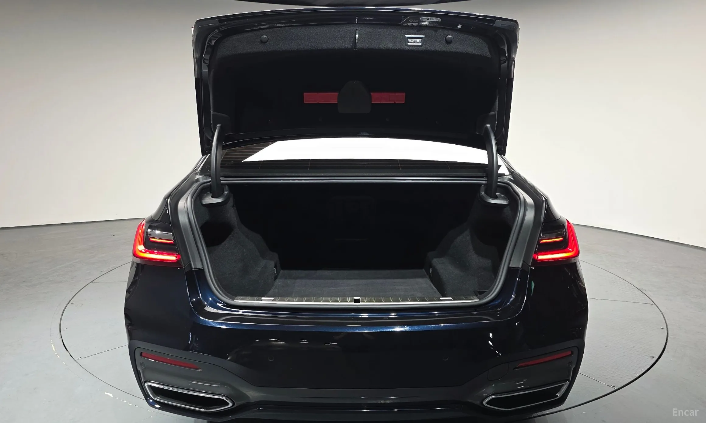 BMW 7 Series (G11) превью 20