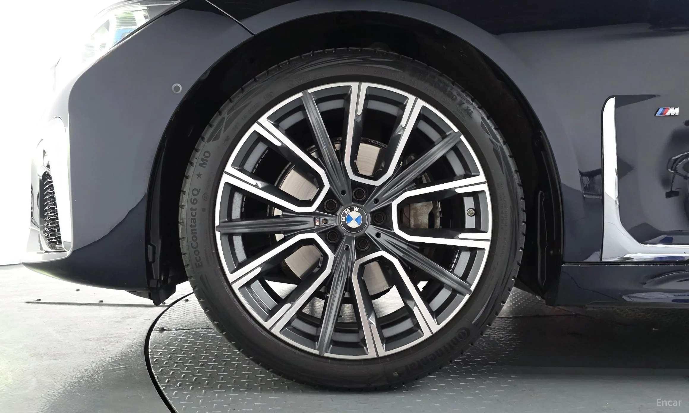 BMW 7 Series (G11) превью 5