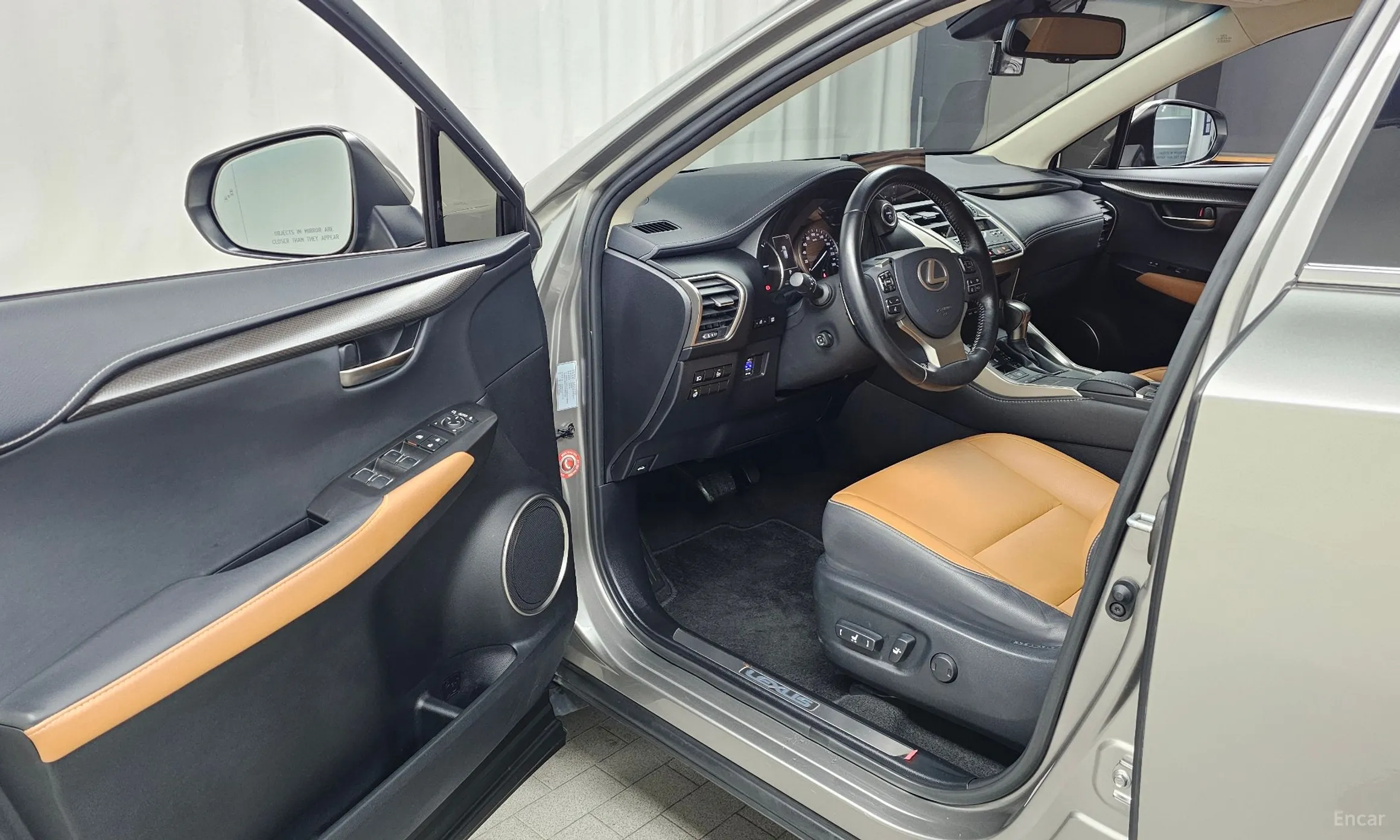 Lexus NX300h превью 10
