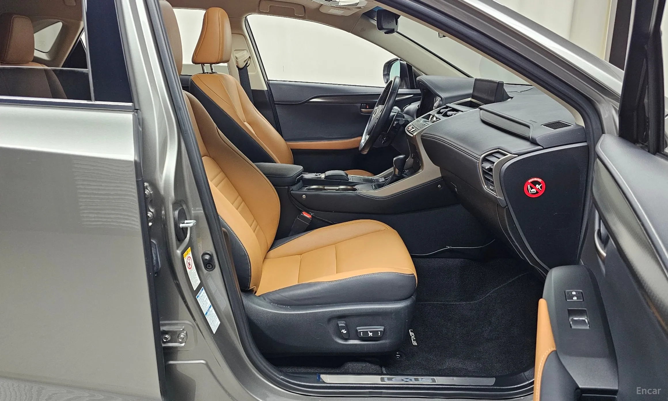 Lexus NX300h превью 11