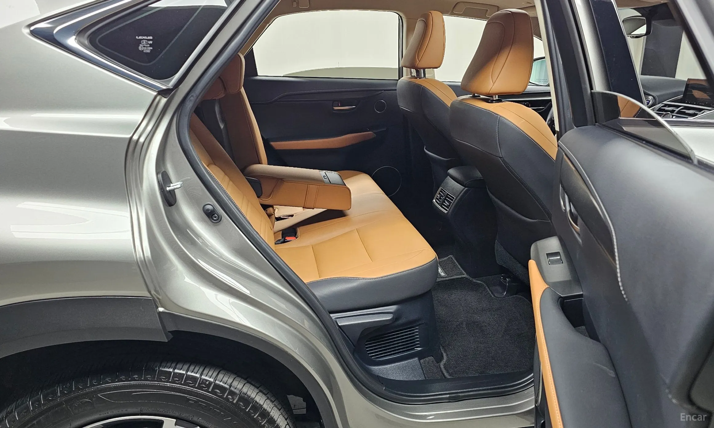 Lexus NX300h превью 12