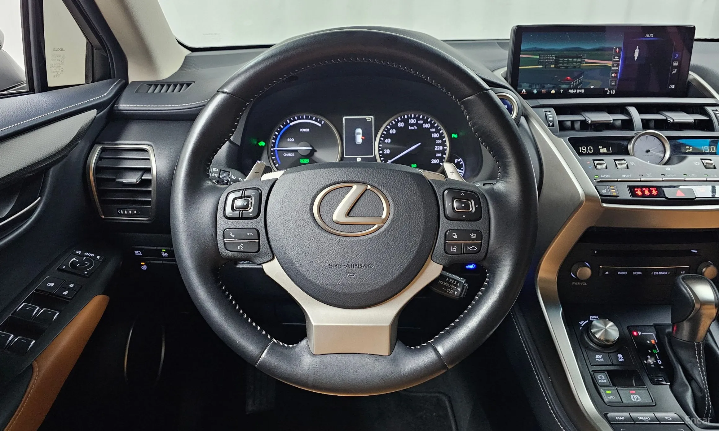 Lexus NX300h превью 13