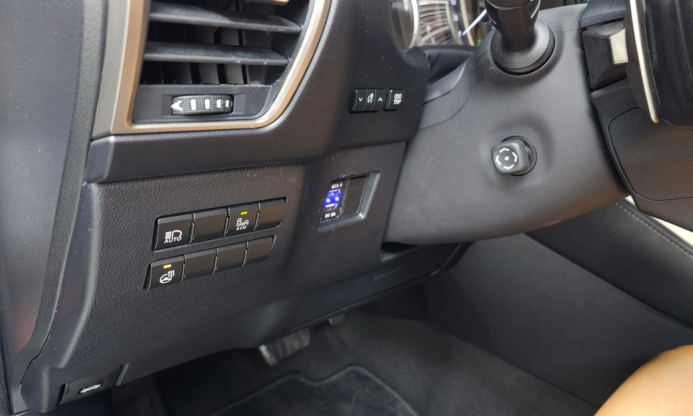 Lexus NX300h превью 15
