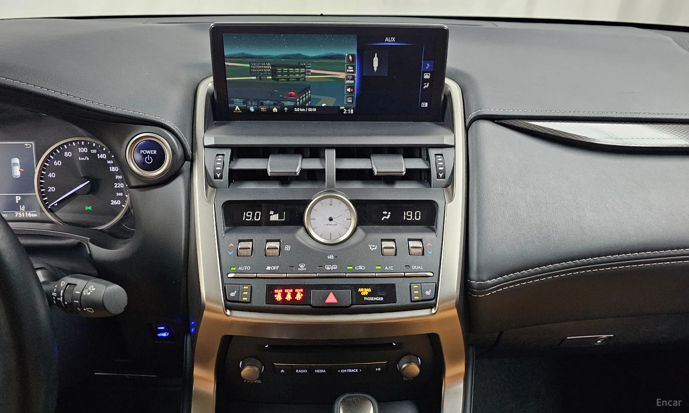 Lexus NX300h превью 16