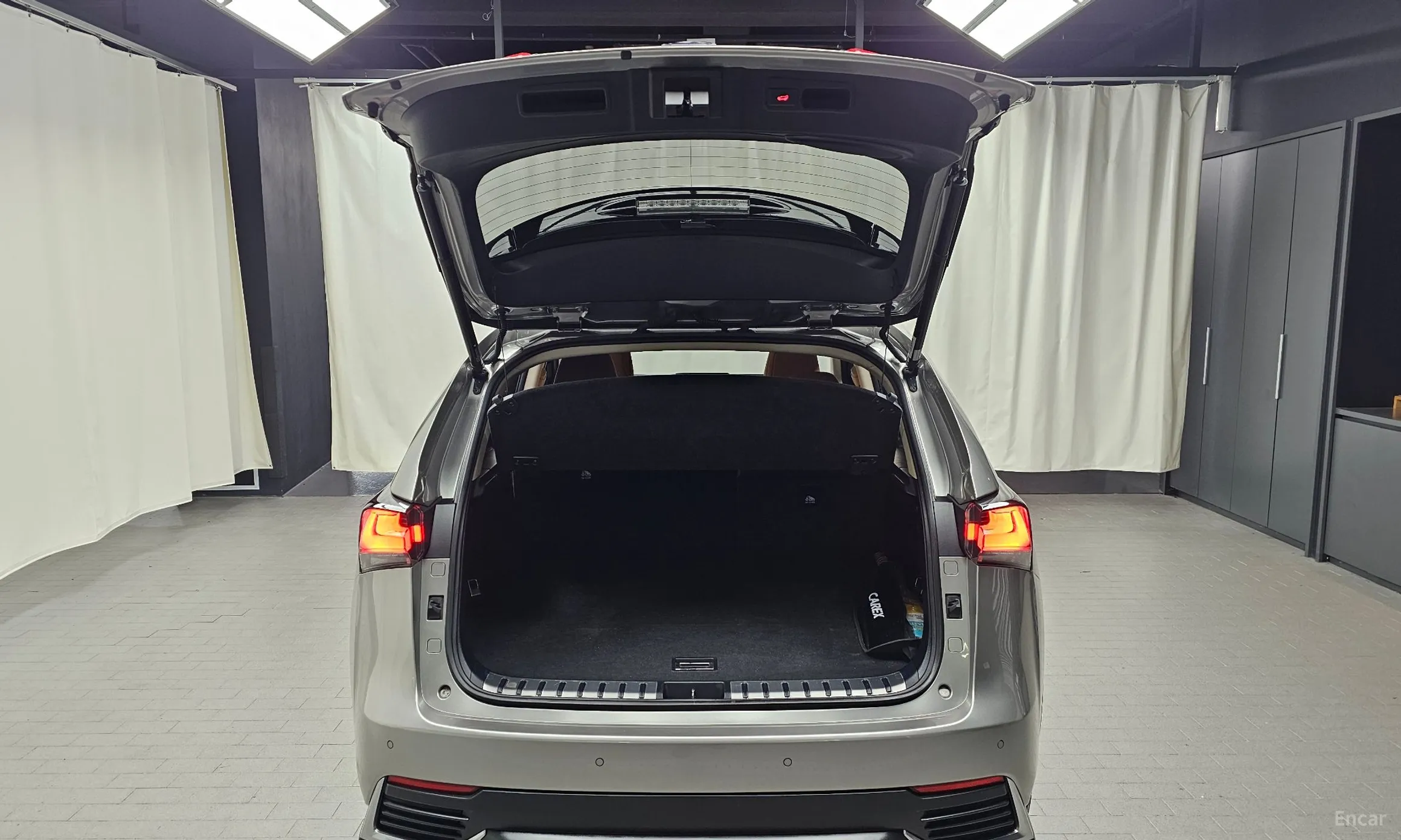 Lexus NX300h превью 20