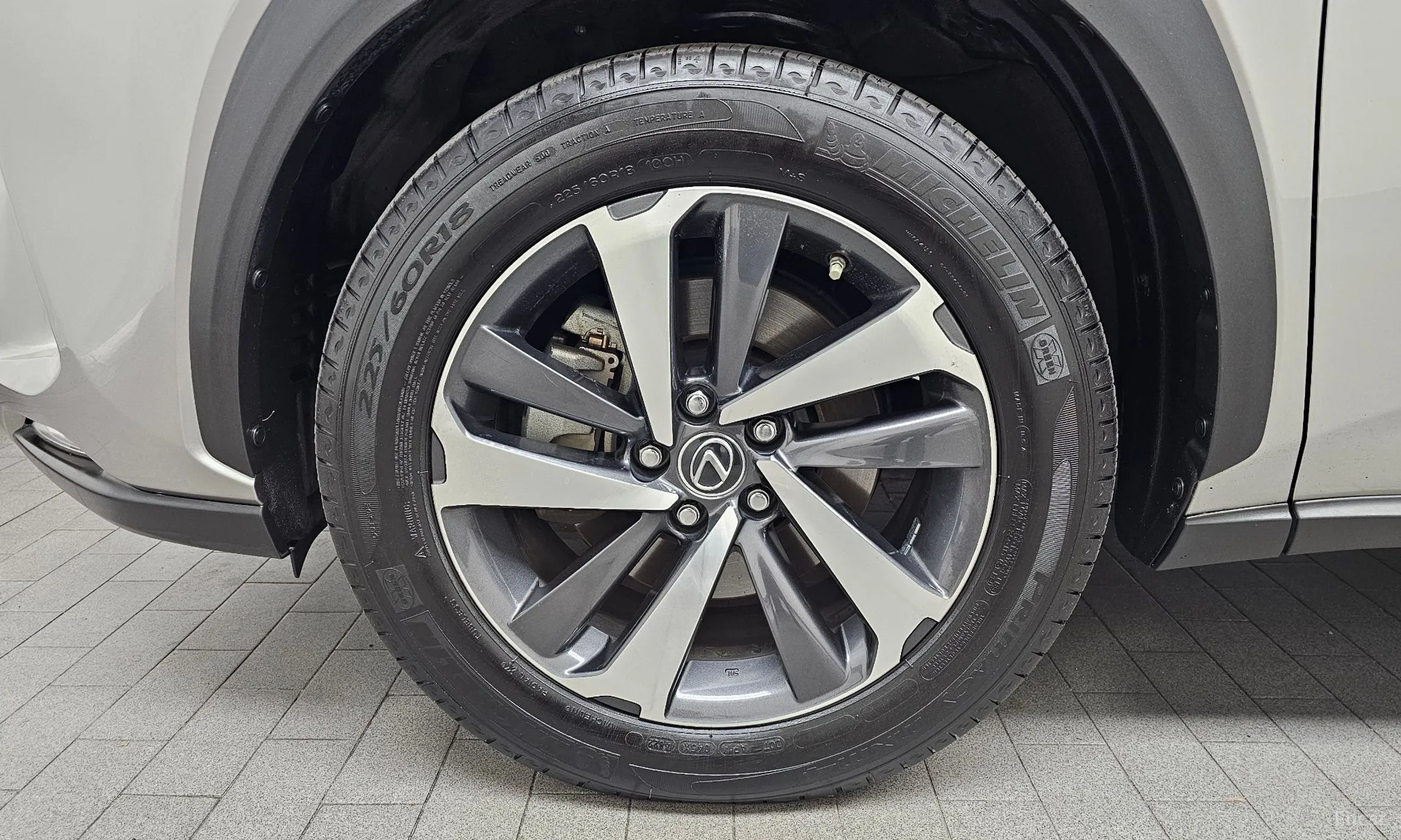 Lexus NX300h превью 5
