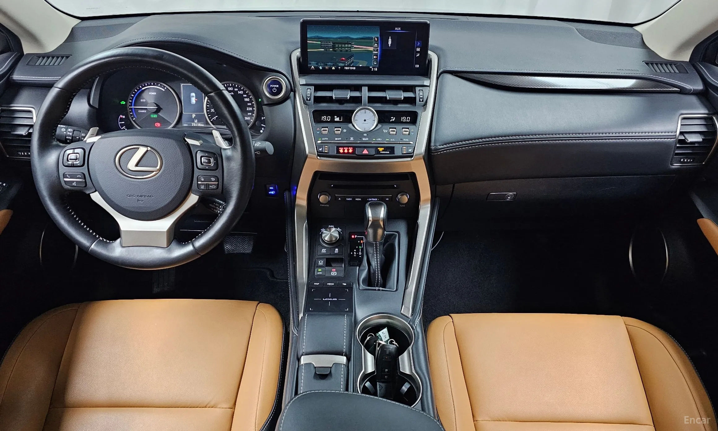 Lexus NX300h превью 7