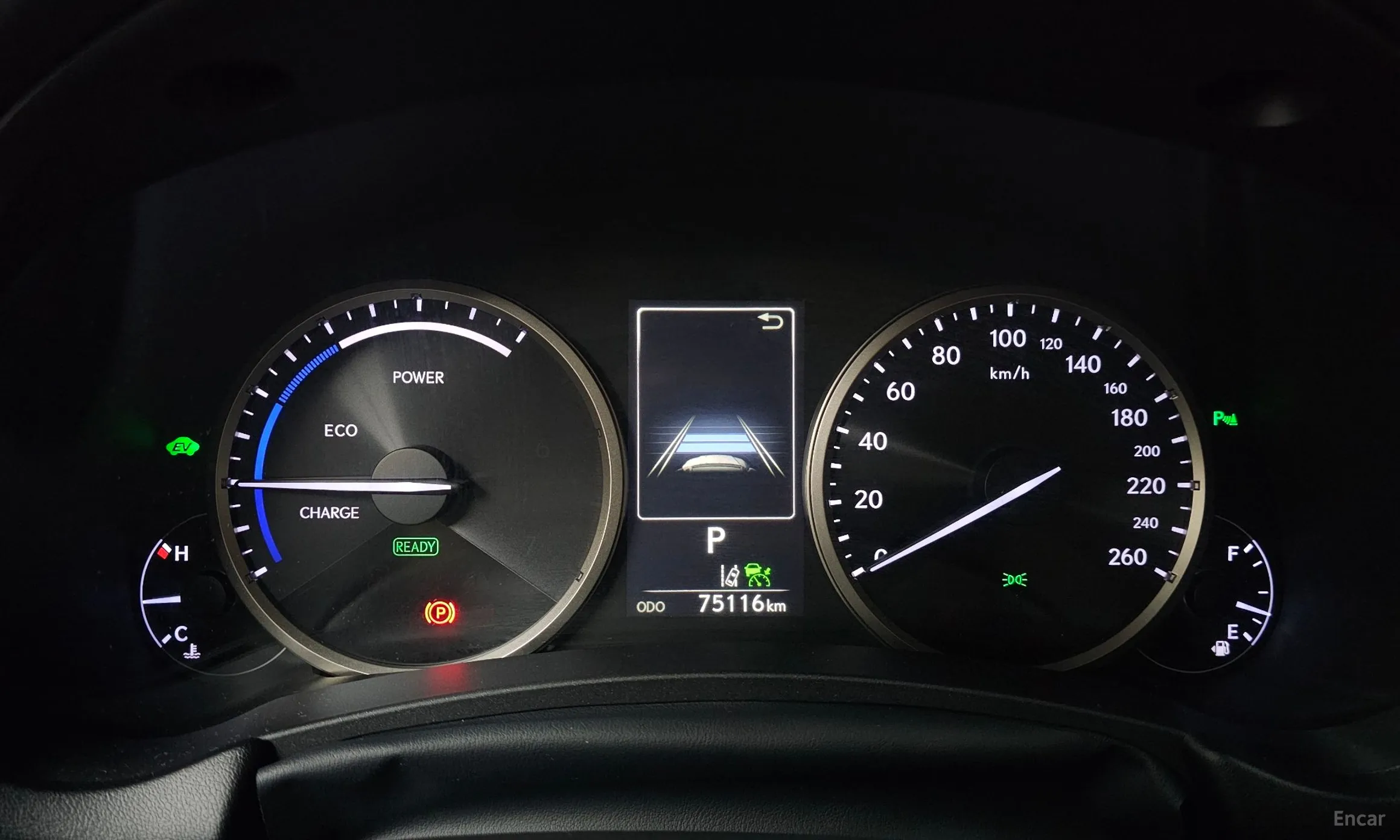 Lexus NX300h превью 8