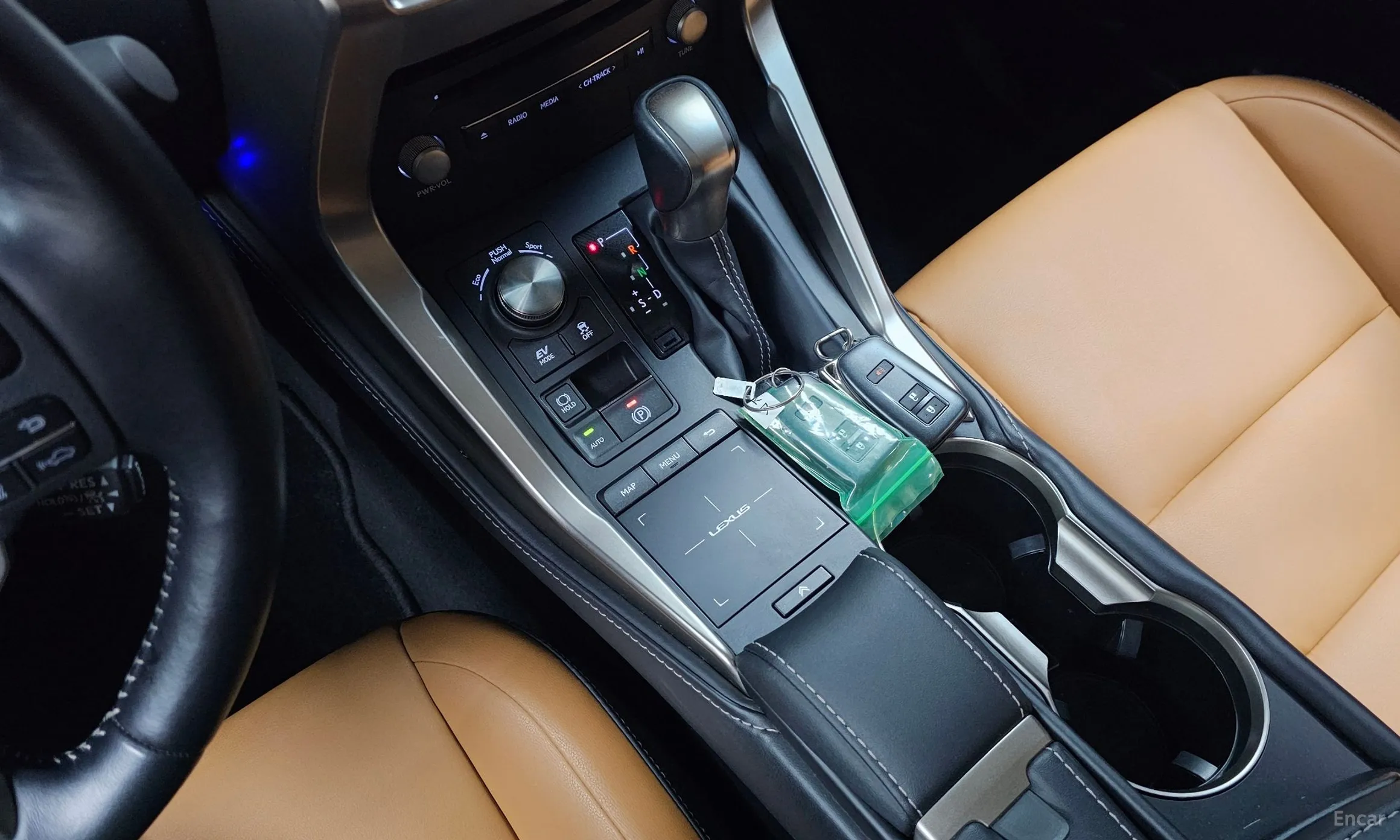 Lexus NX300h превью 9