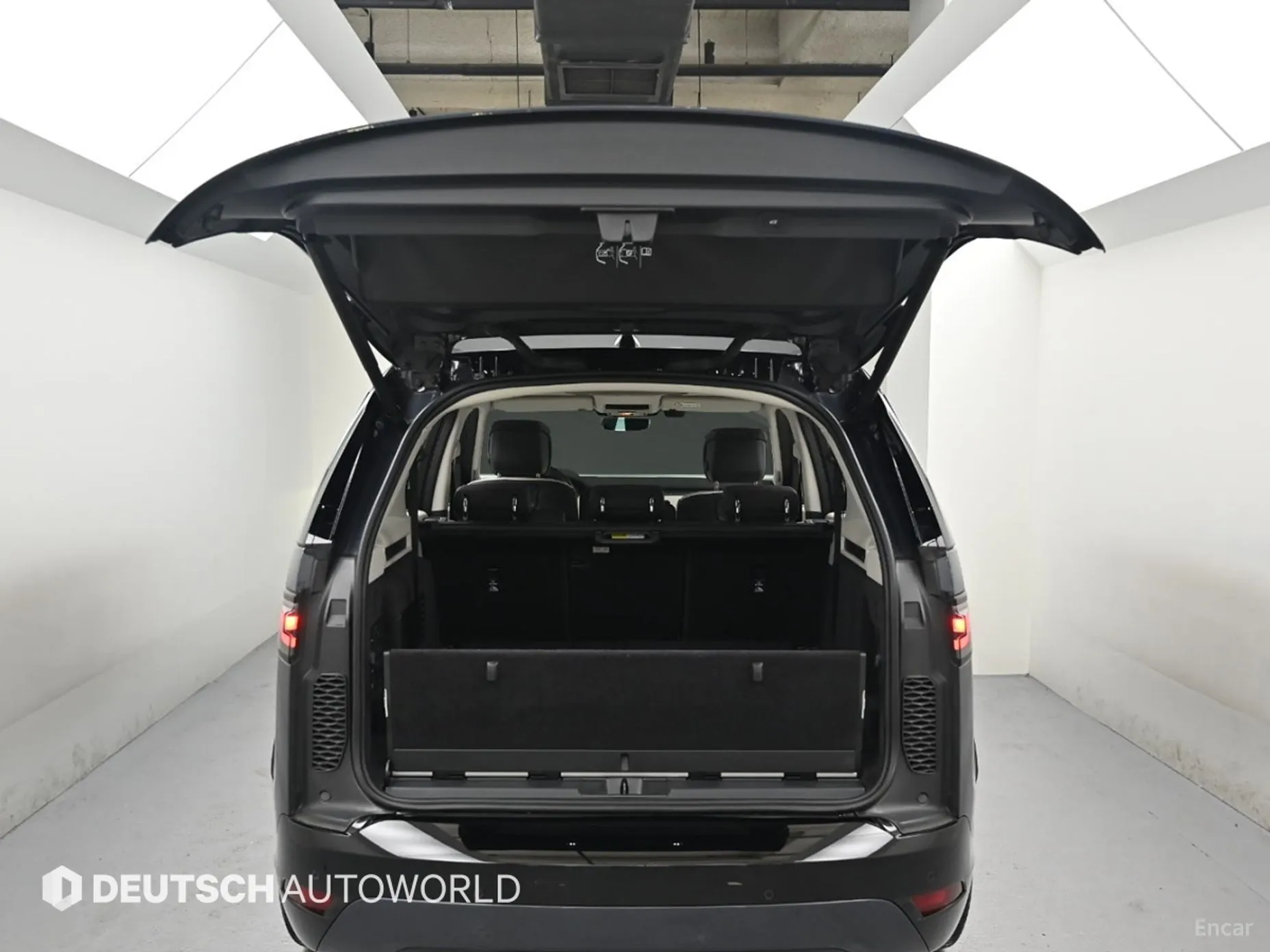Land Rover Discovery 5 превью 19