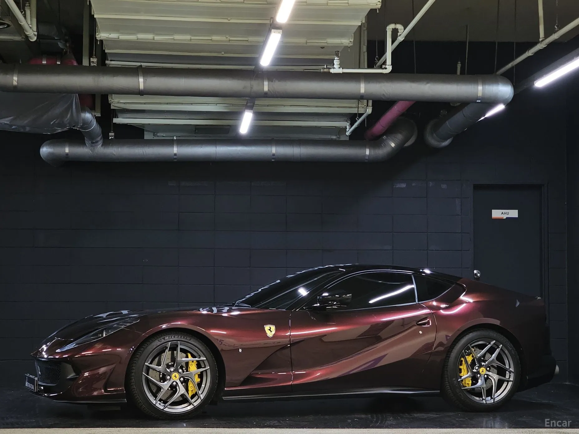 Ferrari 812 Superfast превью 3
