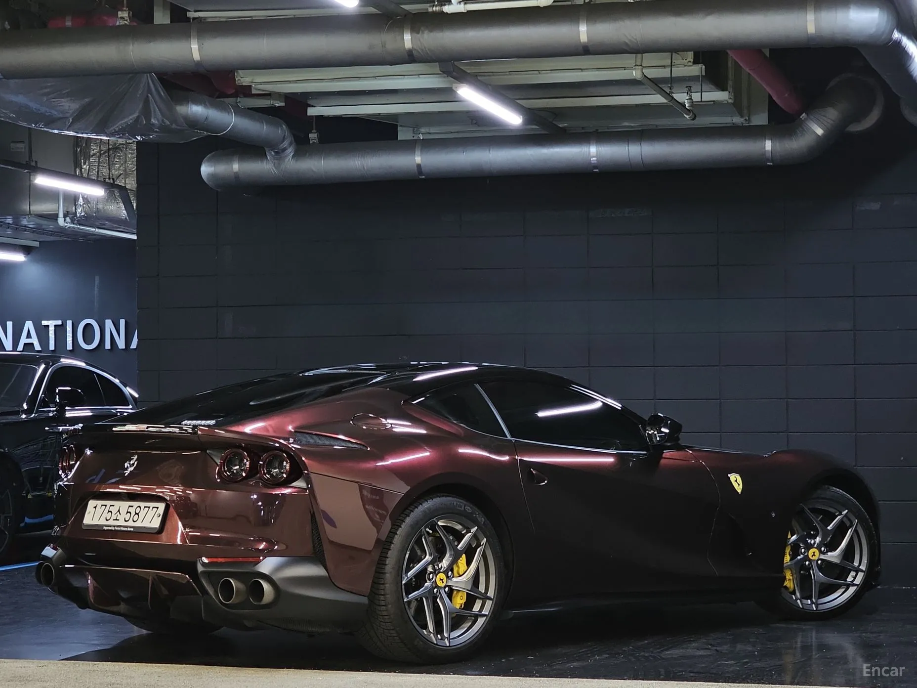 Ferrari 812 Superfast превью 5