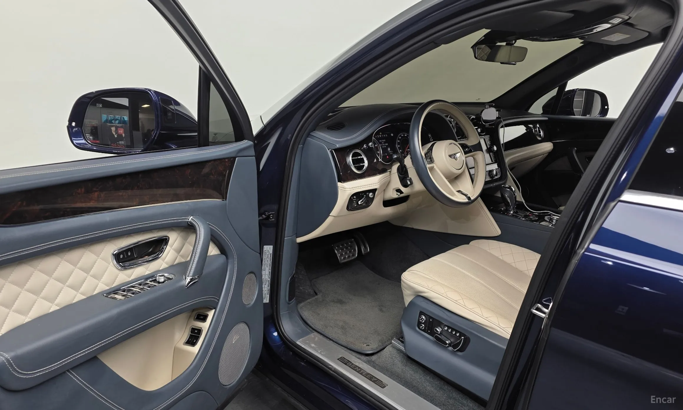 Bentley Bentayga превью 10