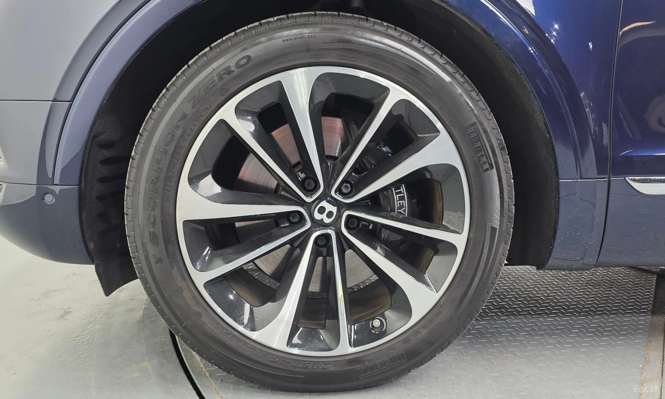 Bentley Bentayga превью 5