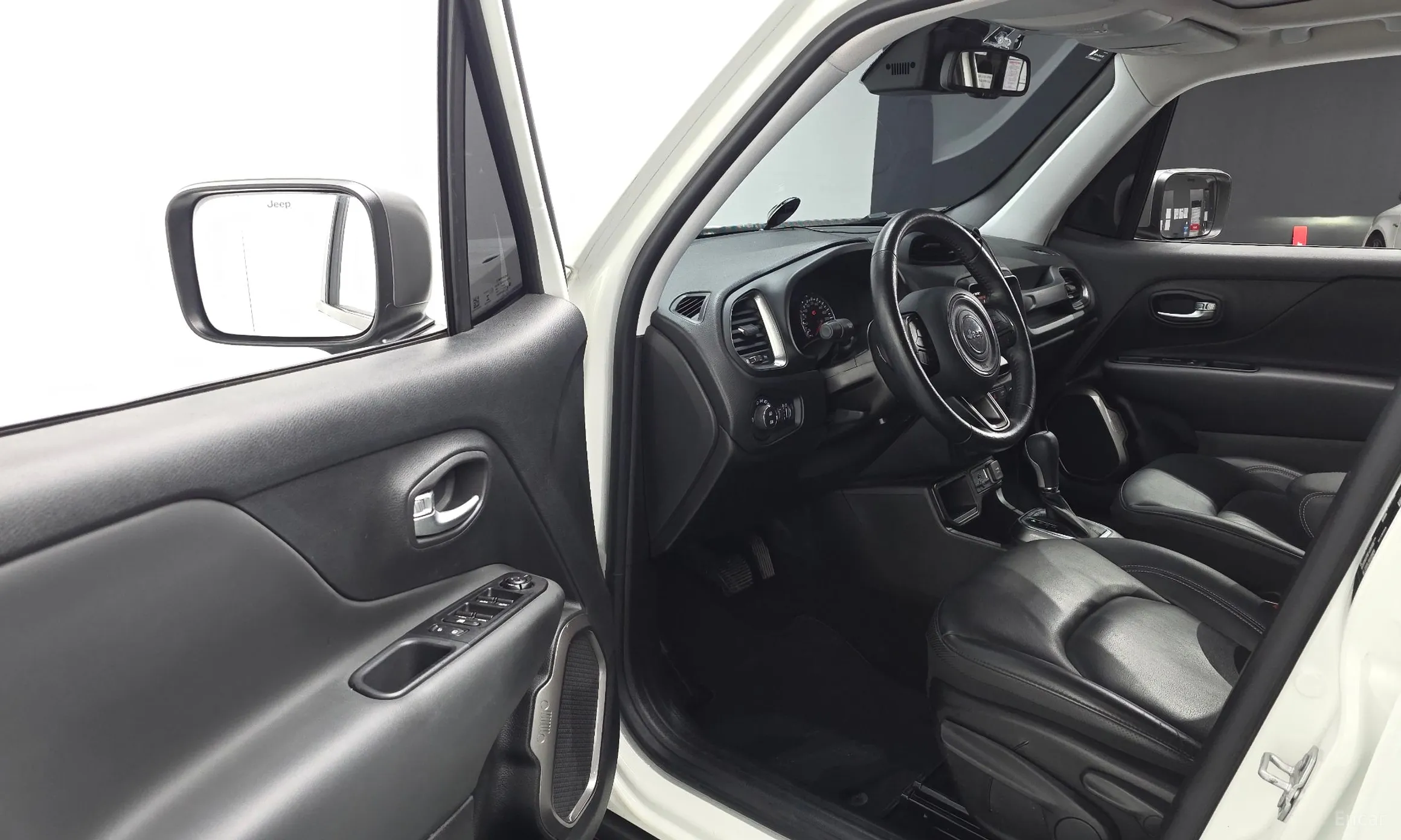 Jeep Renegade превью 11