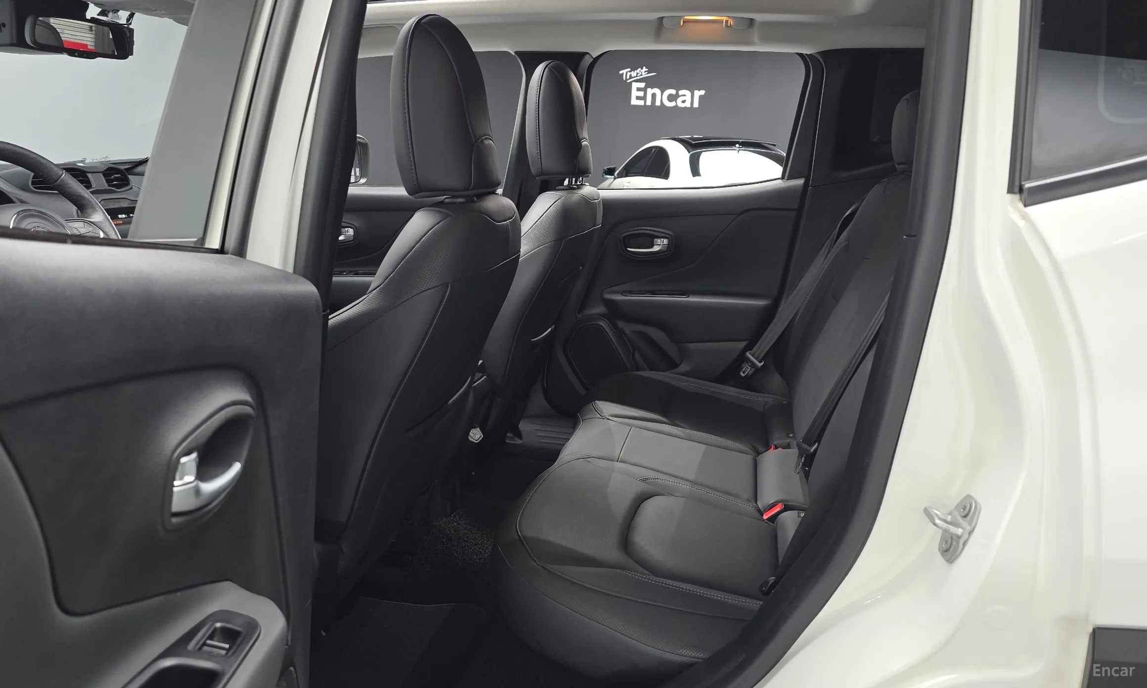 Jeep Renegade превью 12