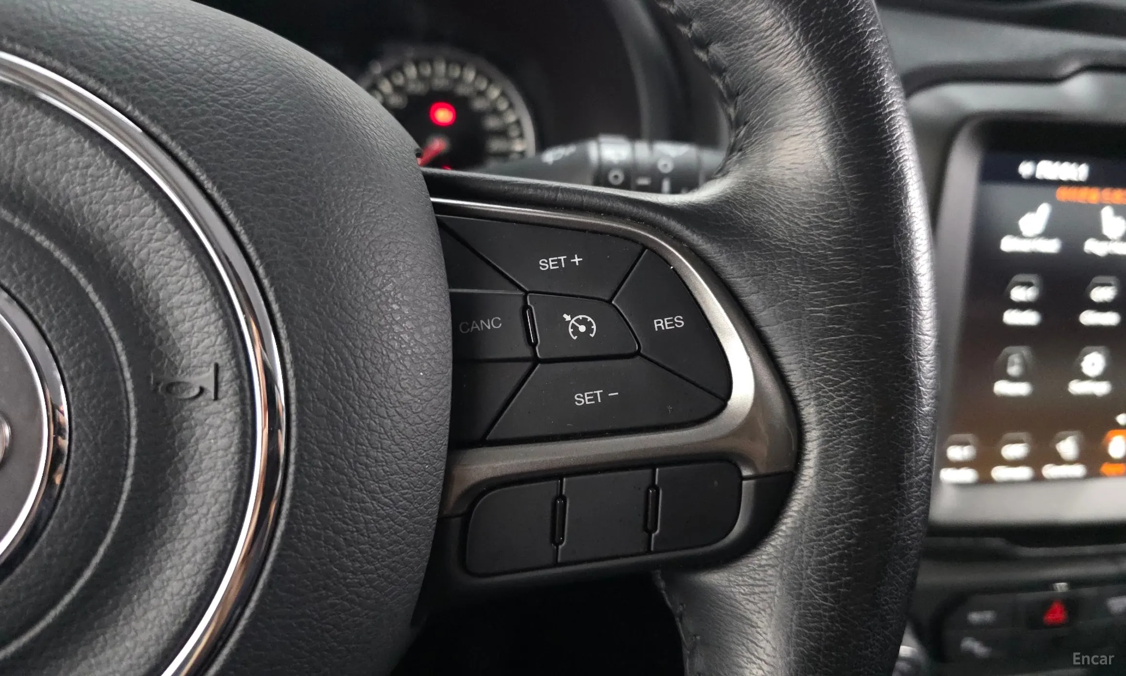 Jeep Renegade превью 18