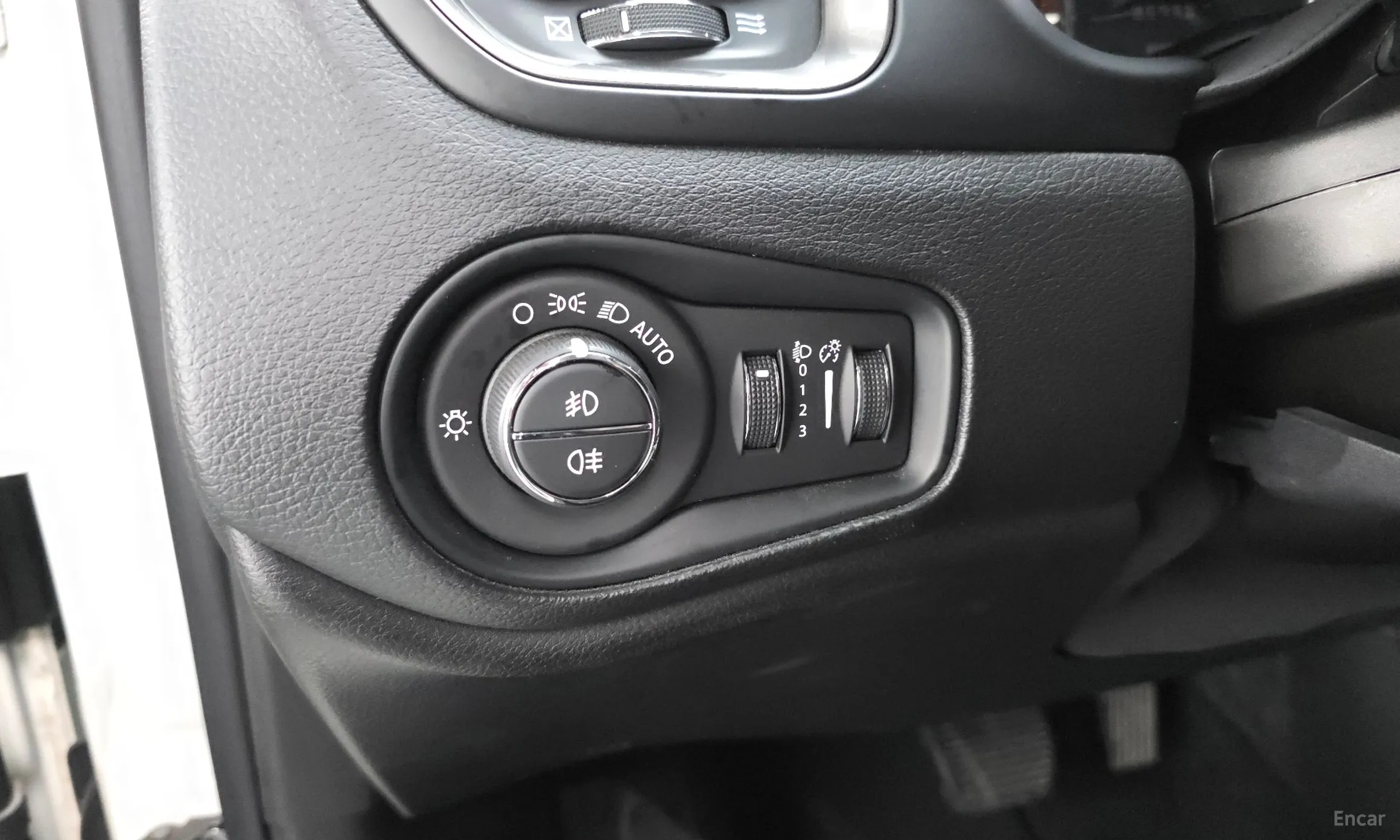 Jeep Renegade превью 19