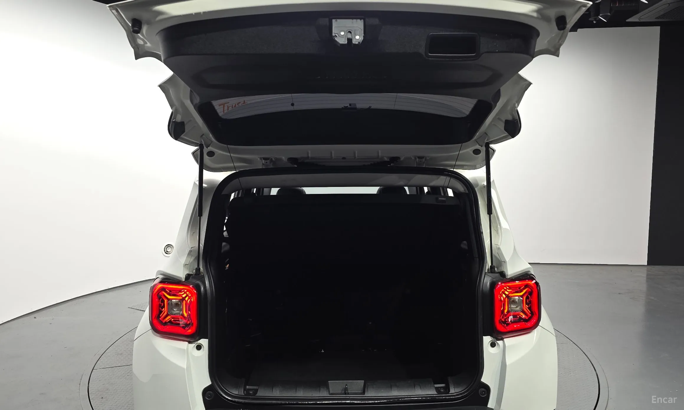 Jeep Renegade превью 20