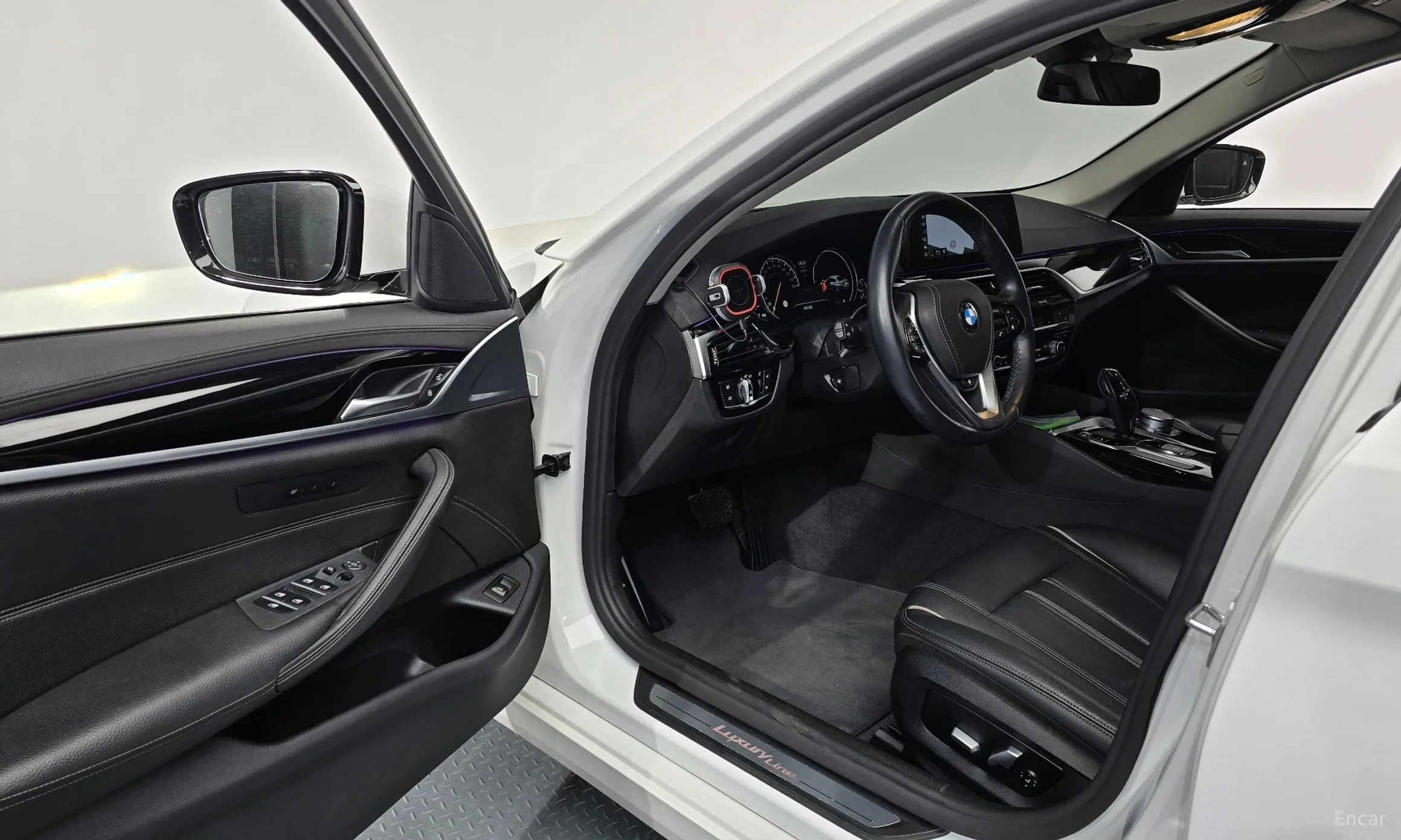 BMW 5 Series (G30) превью 10