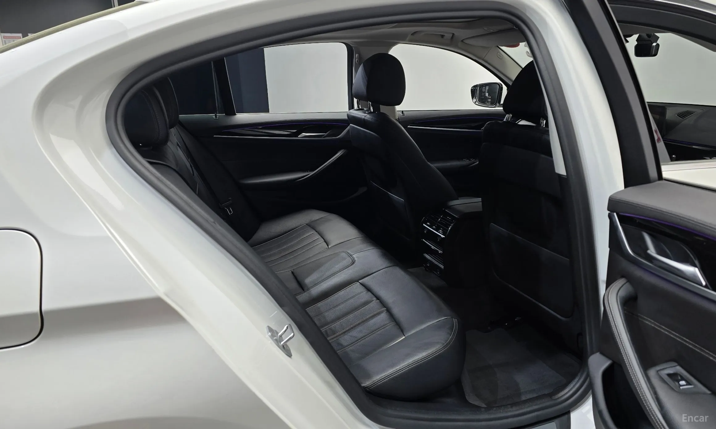 BMW 5 Series (G30) превью 11