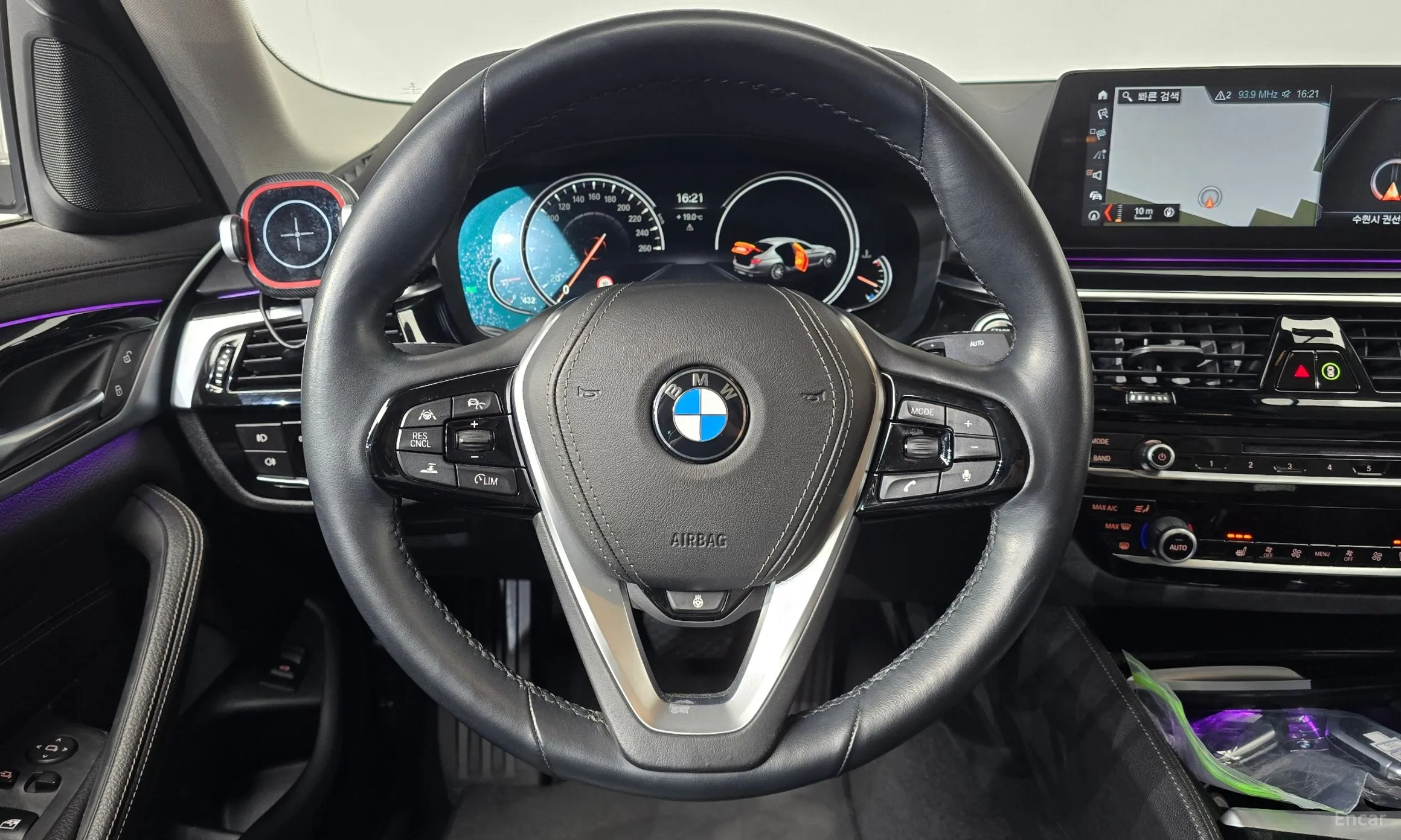 BMW 5 Series (G30) превью 12