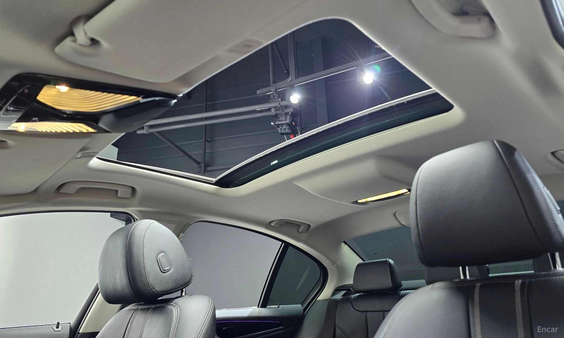 BMW 5 Series (G30) превью 19