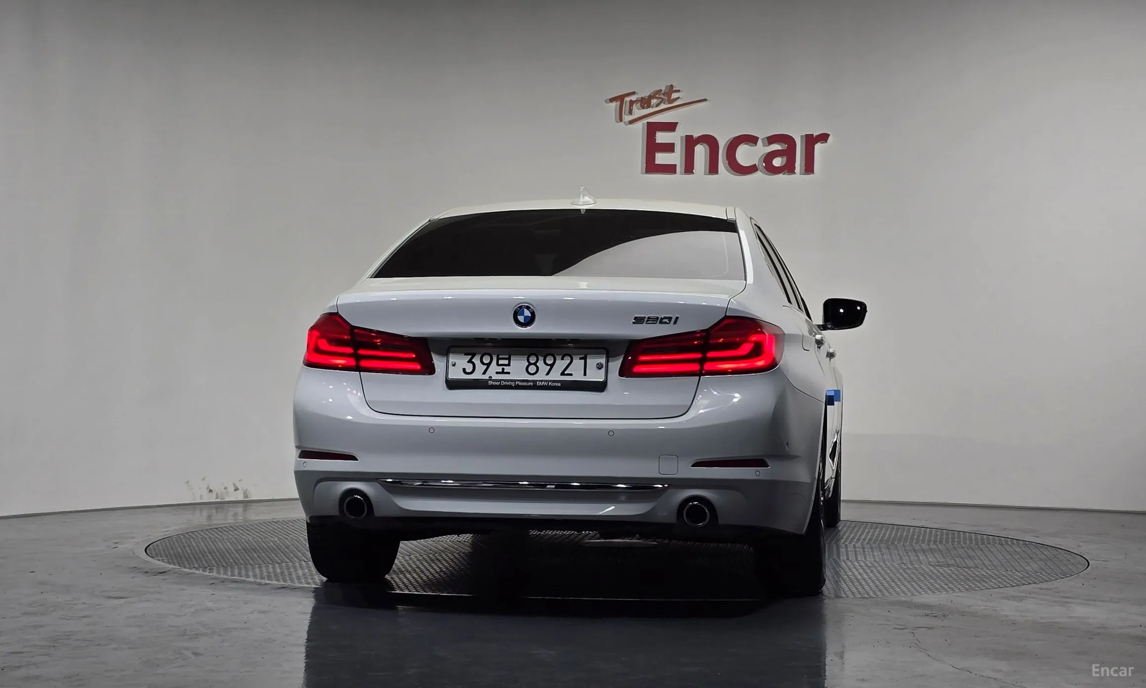 BMW 5 Series (G30) превью 4