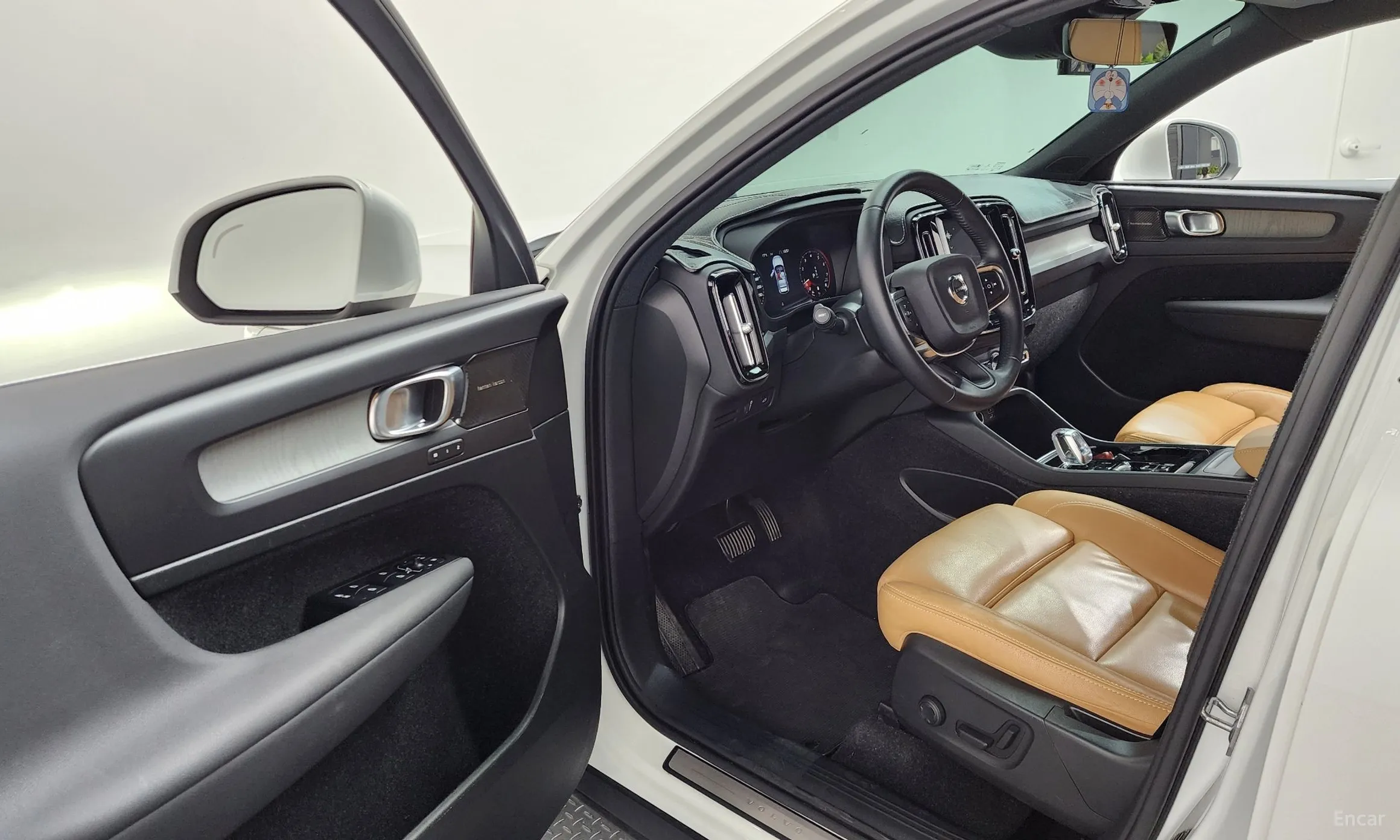 Volvo XC40 превью 10