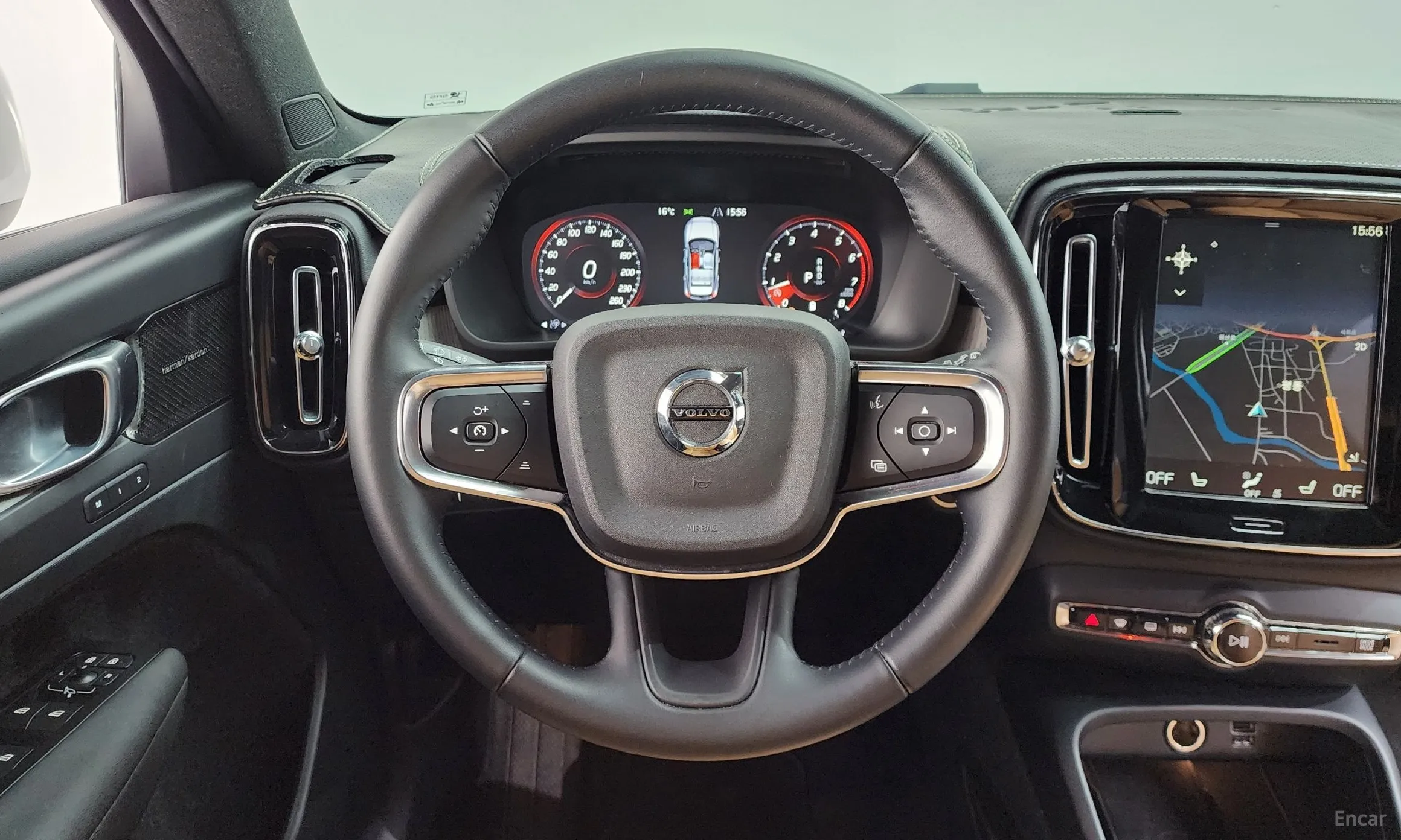 Volvo XC40 превью 12