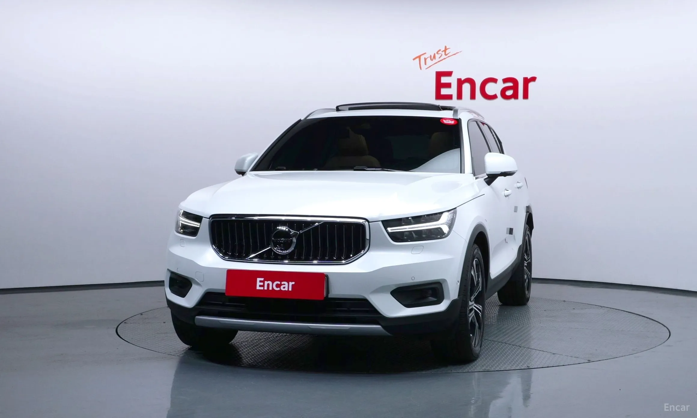 Volvo XC40 превью 3
