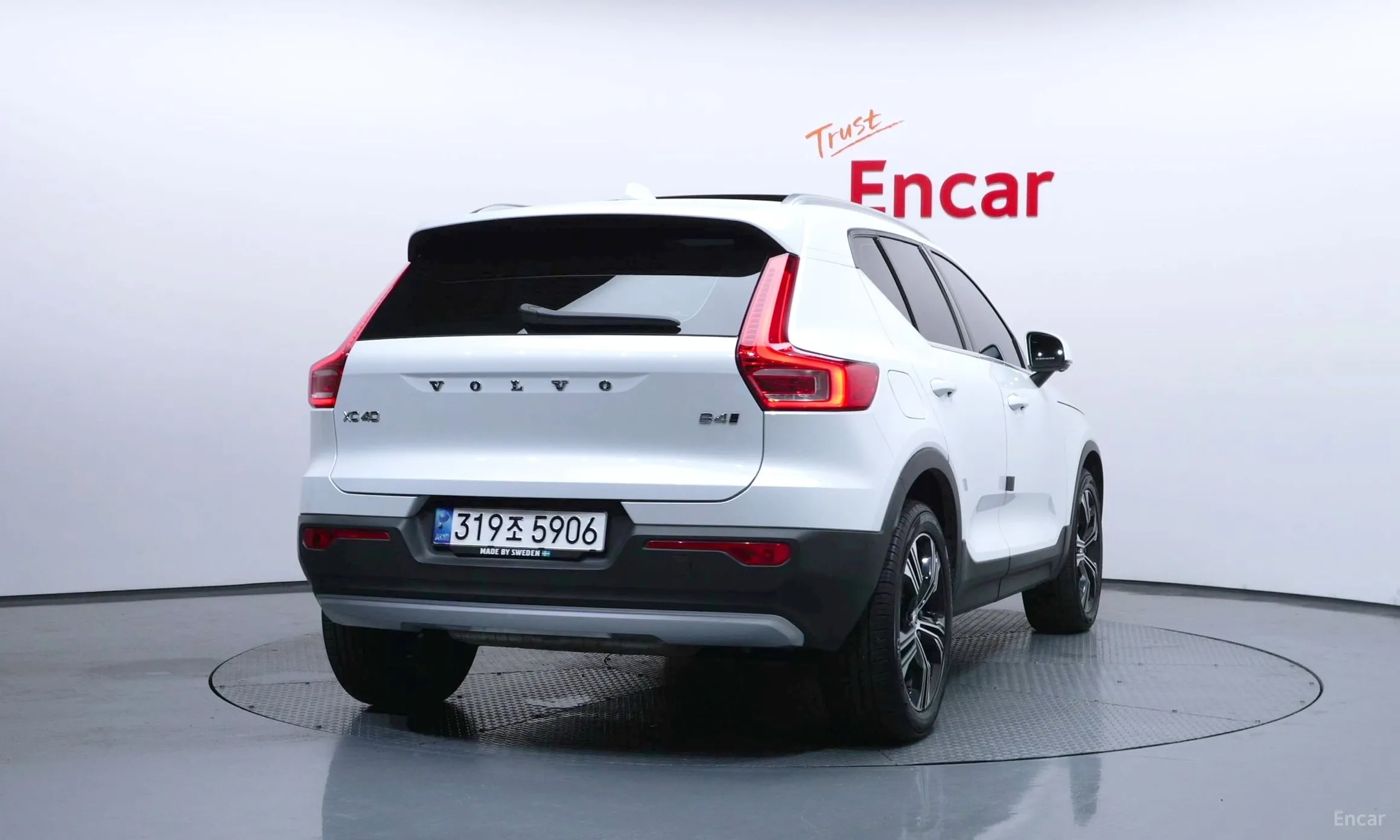 Volvo XC40 превью 4