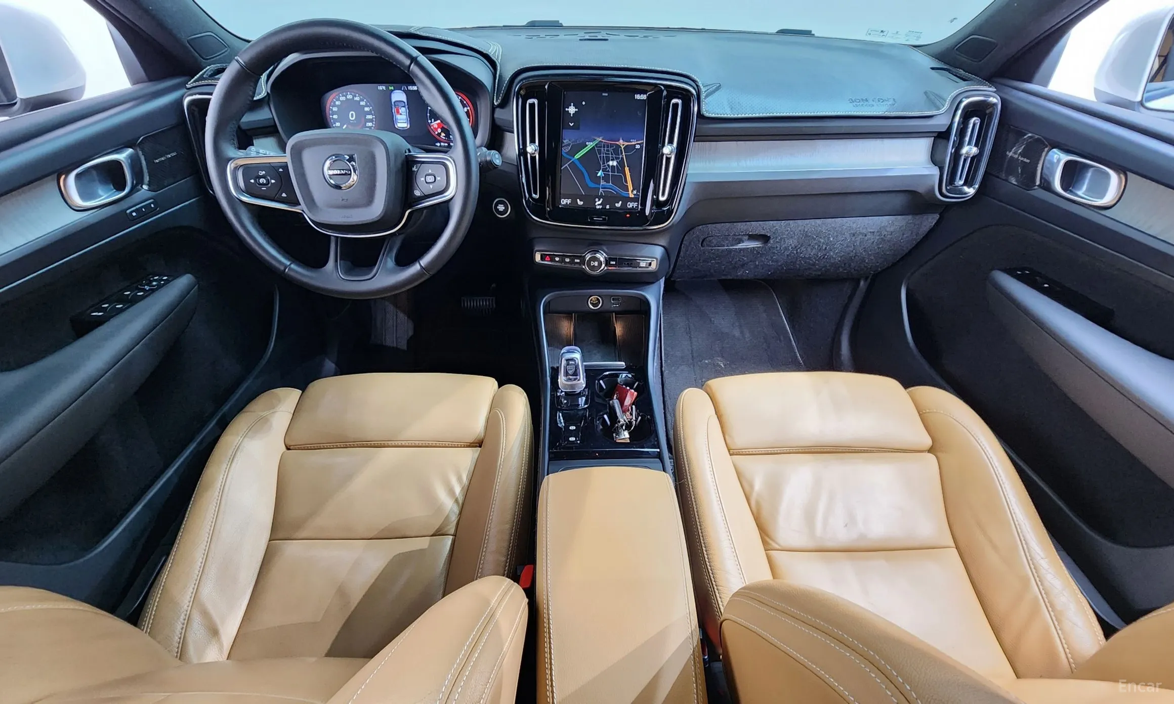 Volvo XC40 превью 7