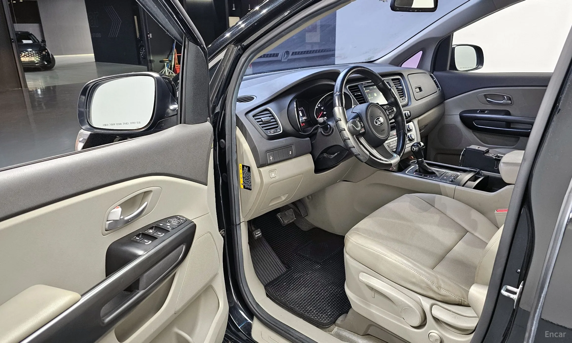Kia Carnival превью 10